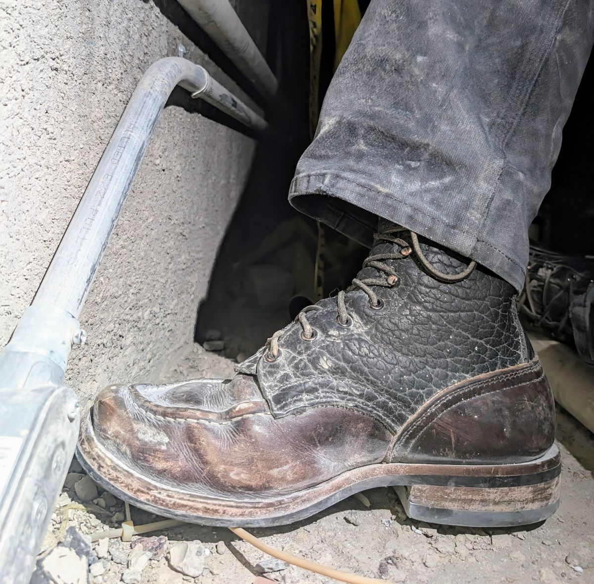 Photo by Particlepartition on January 21, 2026 of the Nicks MTO in Law Tanning Black Smooth Shruken Bison & Wicket & Craig Double Stuffed Walnut.