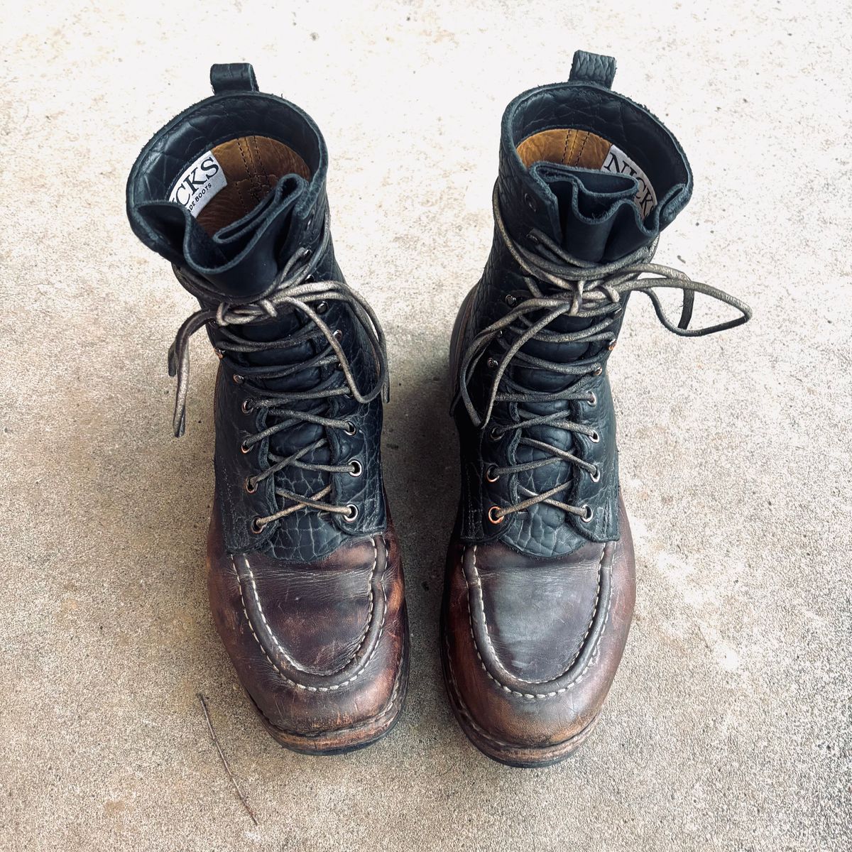 Photo by Particlepartition on March 4, 2026 of the Nicks MTO in Law Tanning Black Smooth Shruken Bison & Wicket & Craig Double Stuffed Walnut.