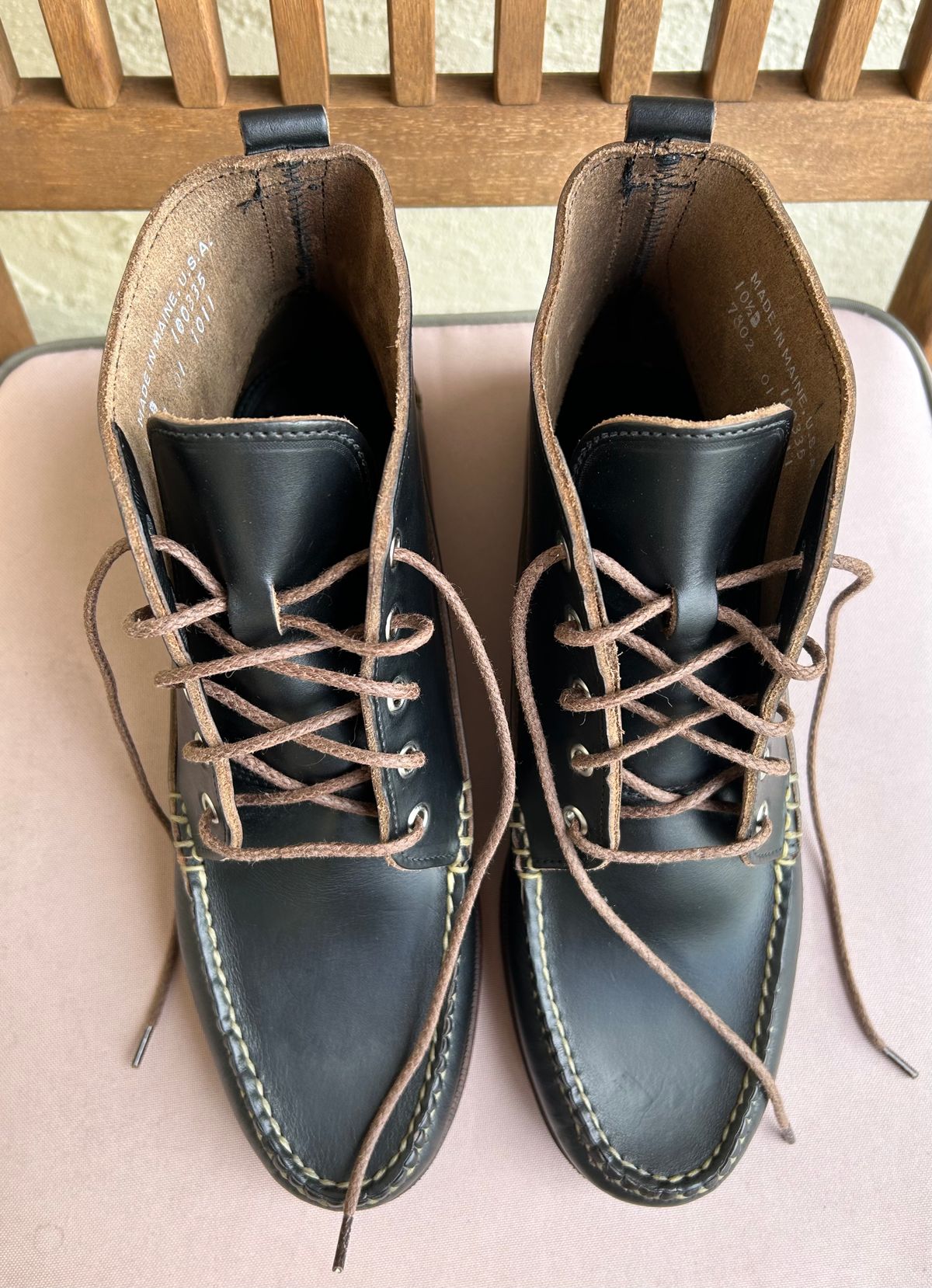 Photo by BxPx on October 2, 2022 of the Eastland Seneca Camp Moc Chukka in Horween Black Chromexcel.