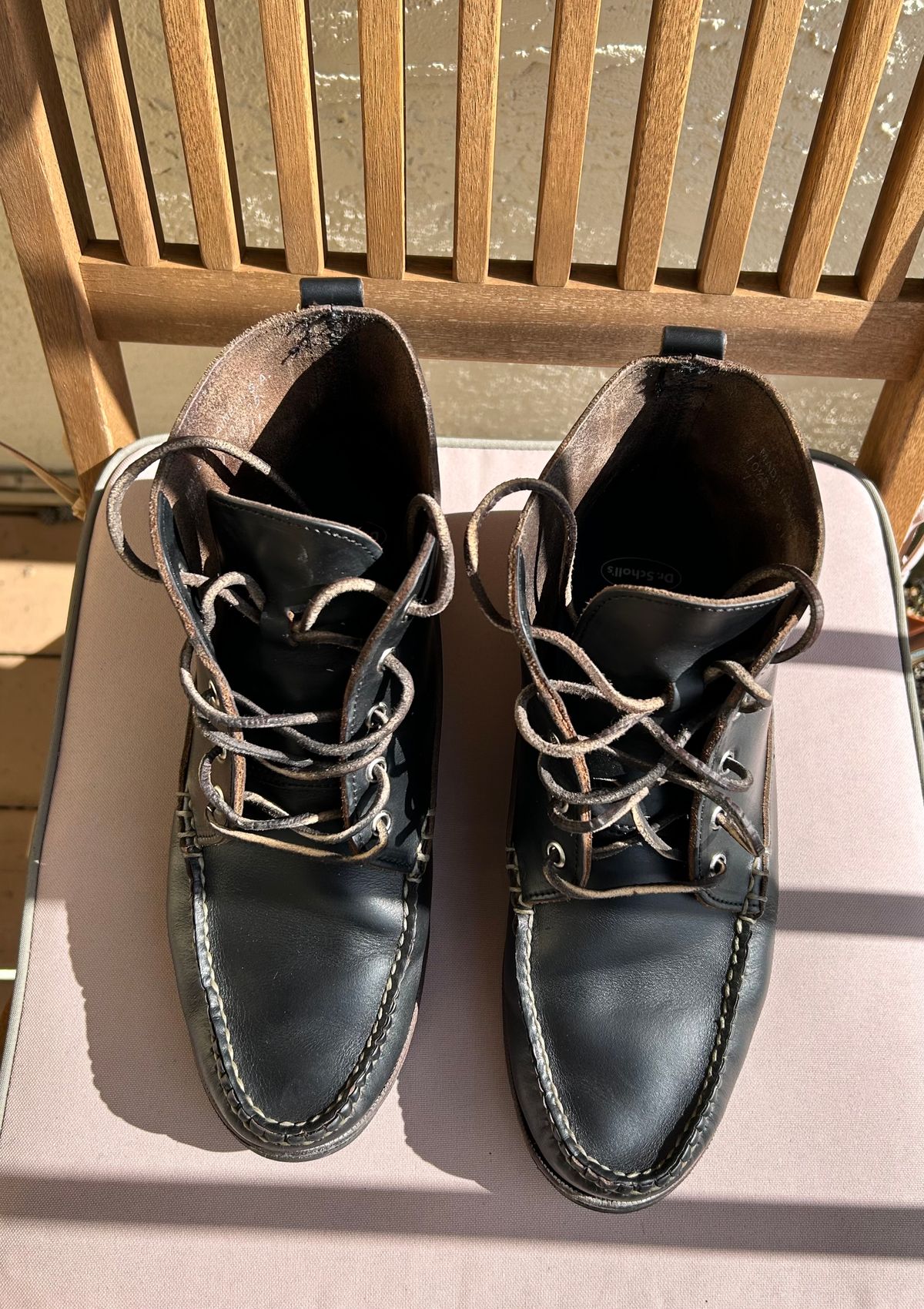 Photo by BxPx on February 5, 2023 of the Eastland Seneca Camp Moc Chukka in Horween Black Chromexcel.