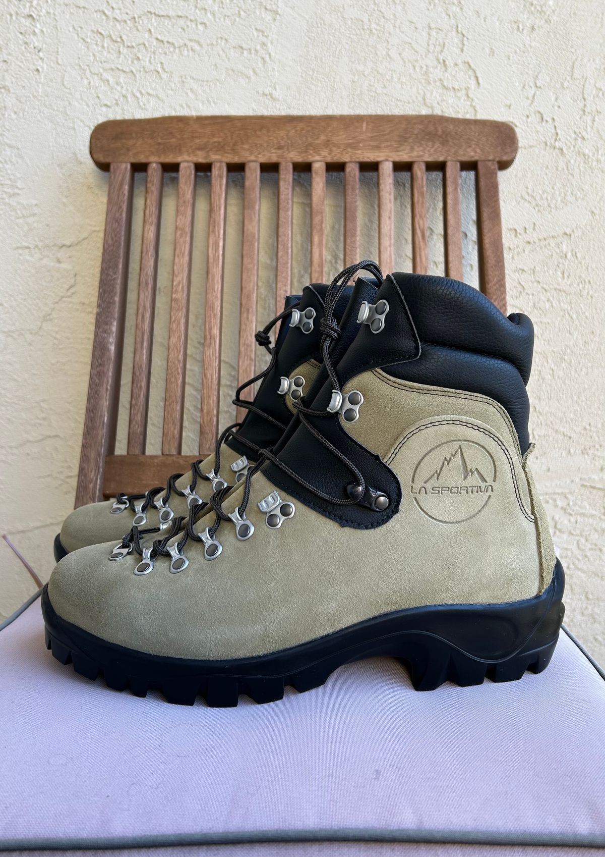 Photo by BxPx on October 1, 2023 of the La Sportiva Glacier WLF in Perwanger Tan Roughout.