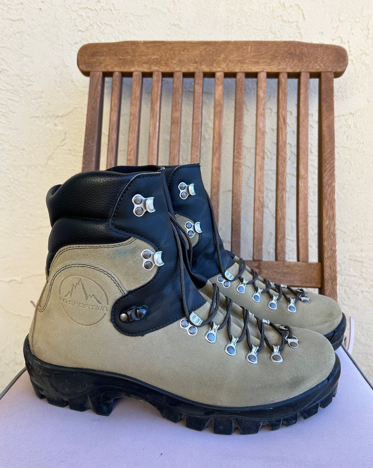 Photo by BxPx on November 4, 2023 of the La Sportiva Glacier WLF in Perwanger Tan Roughout.