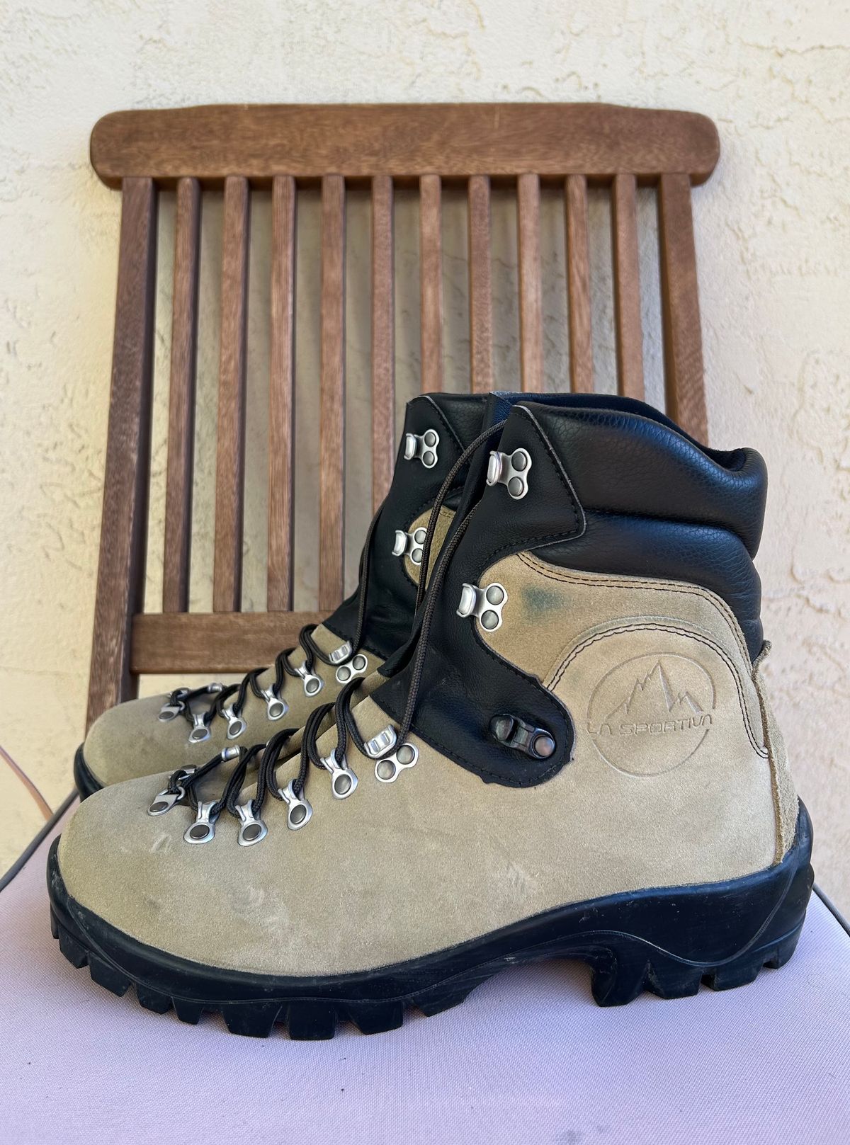 Photo by BxPx on January 1, 2024 of the La Sportiva Glacier WLF in Perwanger Tan Roughout.