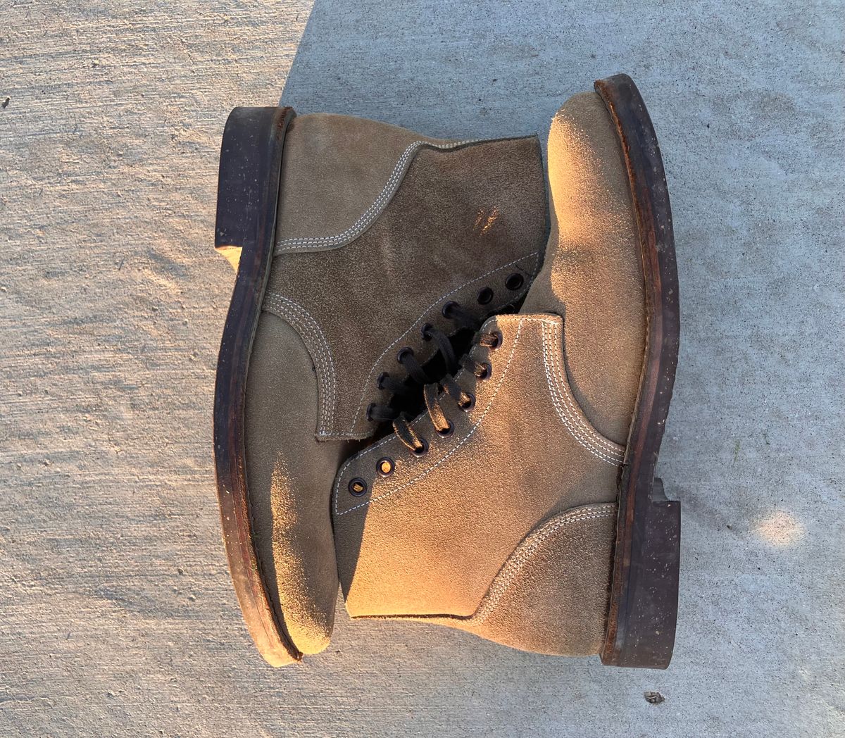 Photo by RuffOutLaGoop on November 6, 2023 of the Oak Street Bootmakers Field Boot in Horween Natural Chromexcel Roughout.