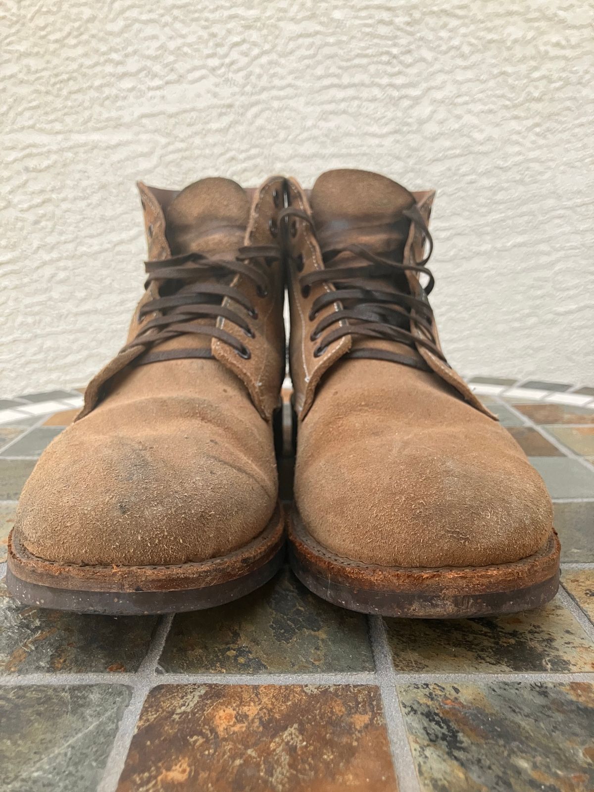 Photo by RuffOutLaGoop on December 6, 2023 of the Oak Street Bootmakers Field Boot in Horween Natural Chromexcel Roughout.