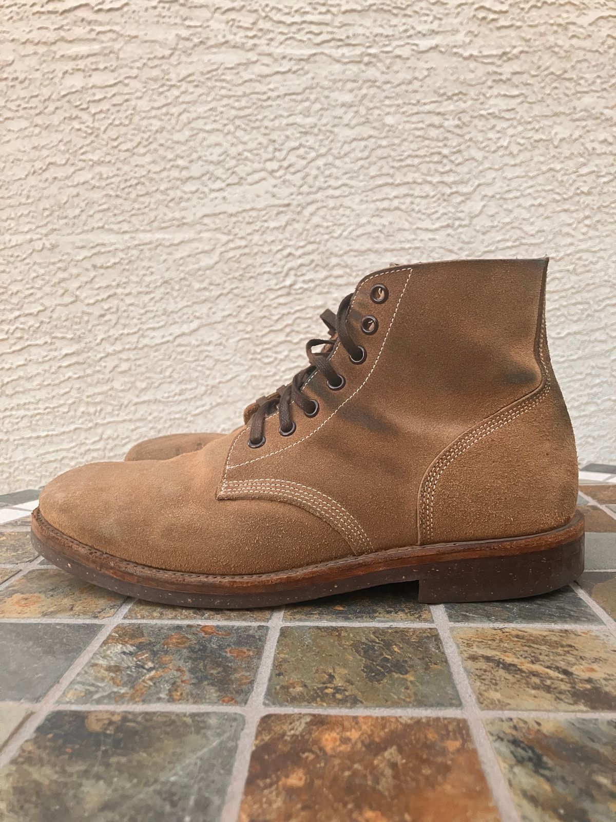 Photo by RuffOutLaGoop on December 6, 2023 of the Oak Street Bootmakers Field Boot in Horween Natural Chromexcel Roughout.