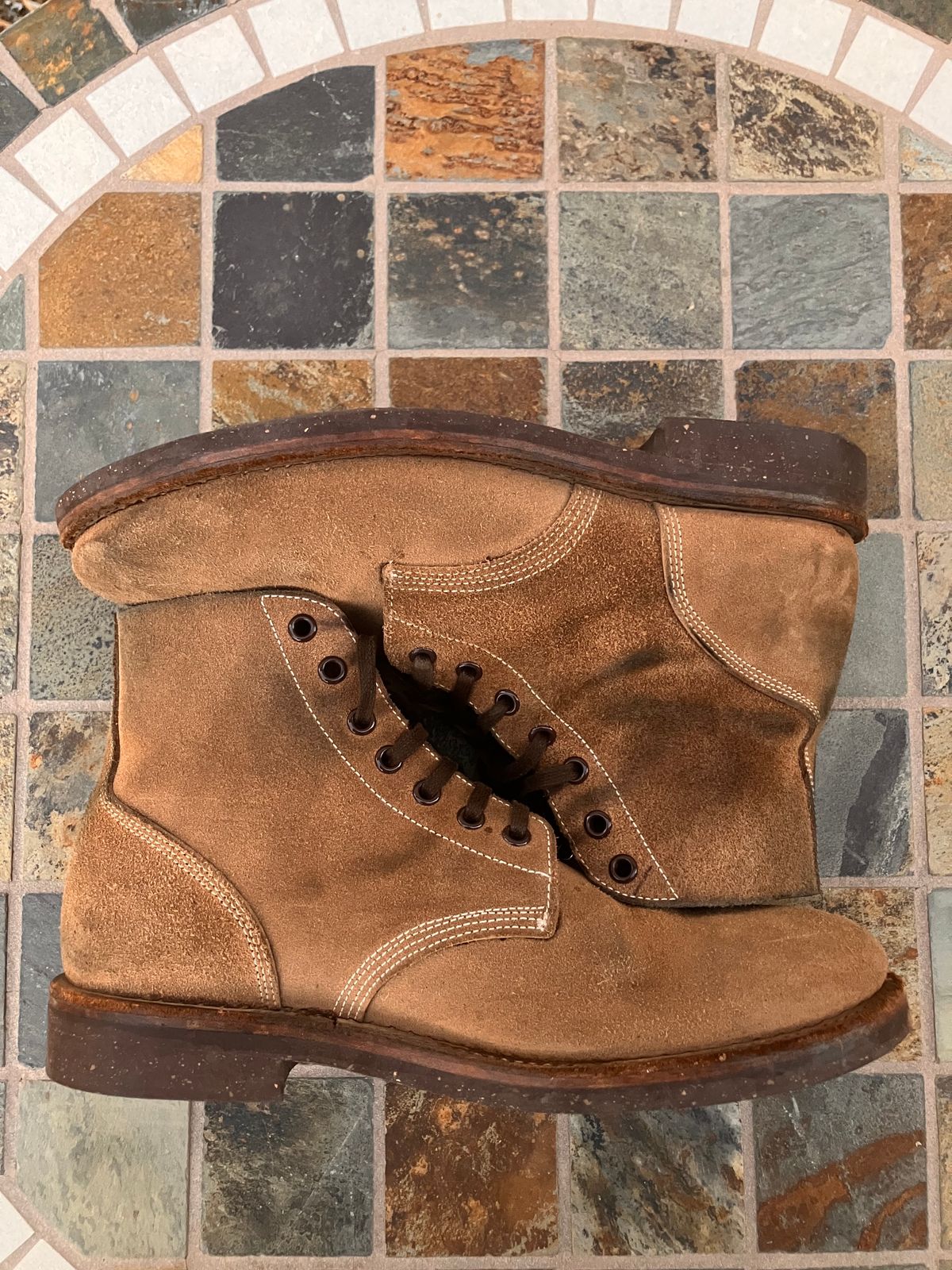 Photo by RuffOutLaGoop on December 6, 2023 of the Oak Street Bootmakers Field Boot in Horween Natural Chromexcel Roughout.