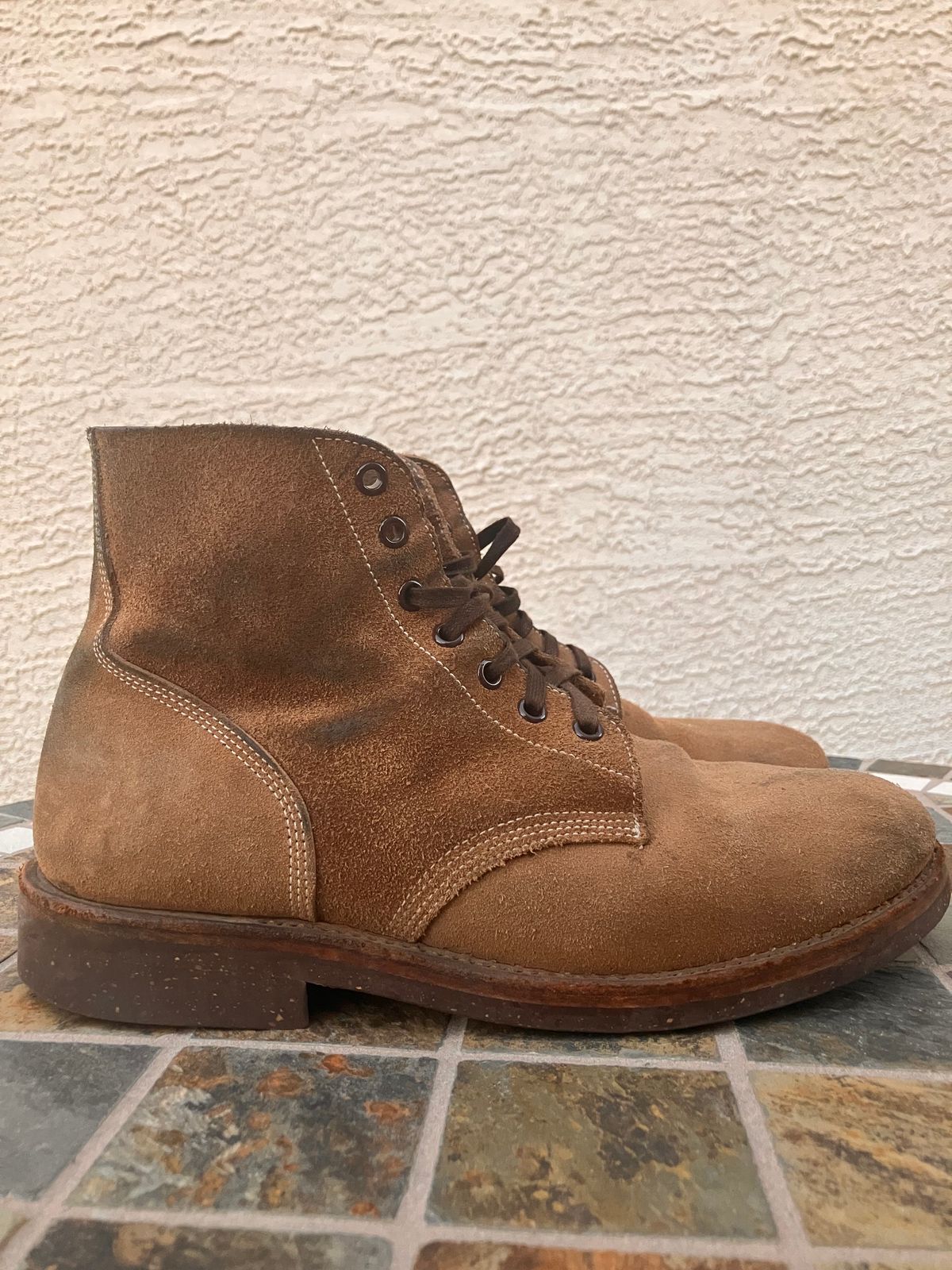 Photo by RuffOutLaGoop on December 6, 2023 of the Oak Street Bootmakers Field Boot in Horween Natural Chromexcel Roughout.