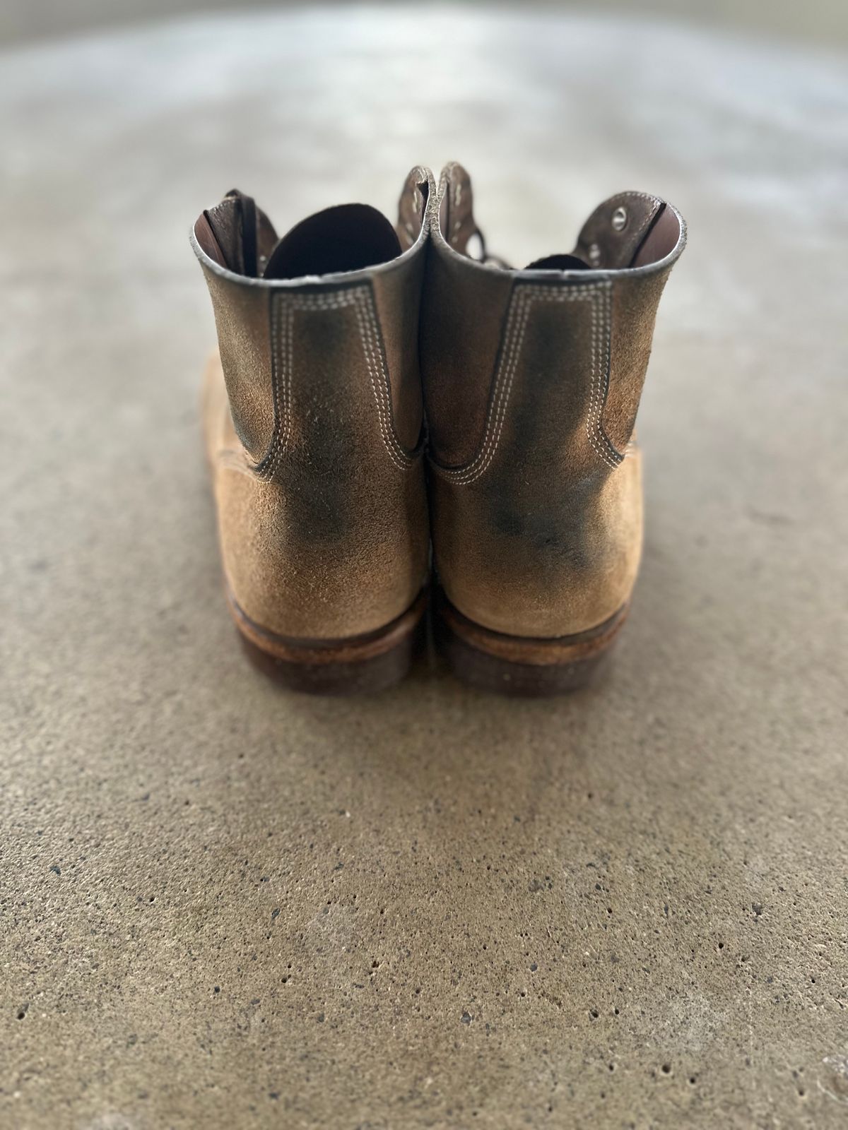 Photo by RuffOutLaGoop on January 5, 2024 of the Oak Street Bootmakers Field Boot in Horween Natural Chromexcel Roughout.