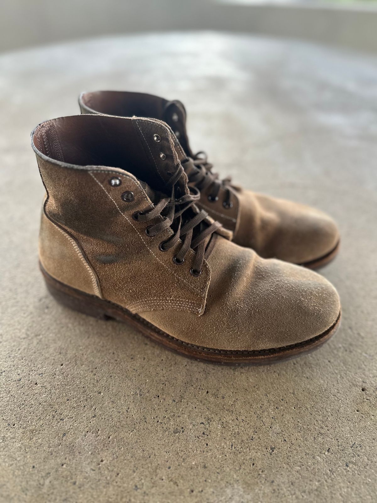 Photo by RuffOutLaGoop on January 5, 2024 of the Oak Street Bootmakers Field Boot in Horween Natural Chromexcel Roughout.