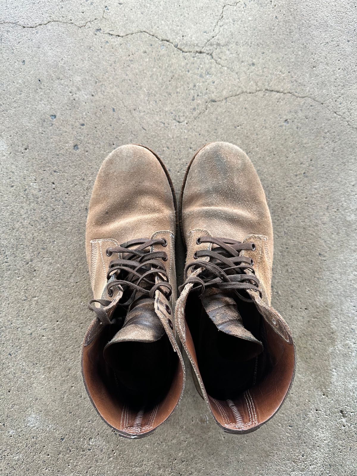 Photo by RuffOutLaGoop on January 5, 2024 of the Oak Street Bootmakers Field Boot in Horween Natural Chromexcel Roughout.