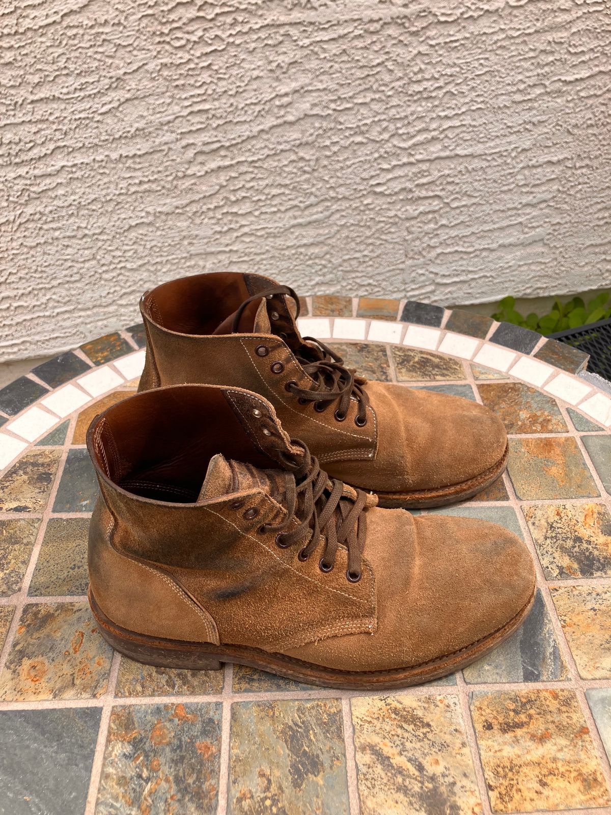 Photo by RuffOutLaGoop on February 5, 2024 of the Oak Street Bootmakers Field Boot in Horween Natural Chromexcel Roughout.