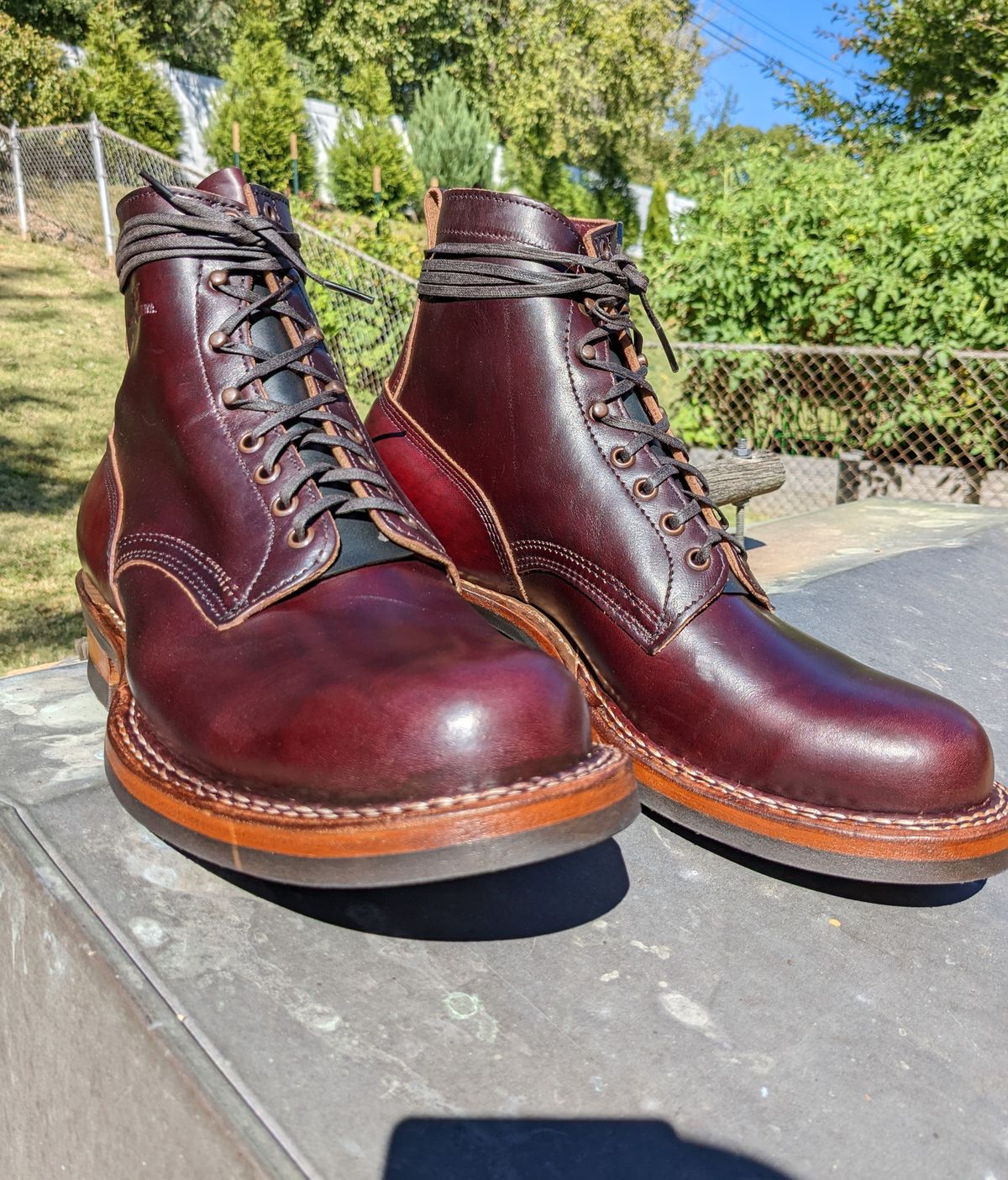 Photo by demo on September 30, 2022 of the White's 350 Cruiser in Horween Burgundy Chromexcel.