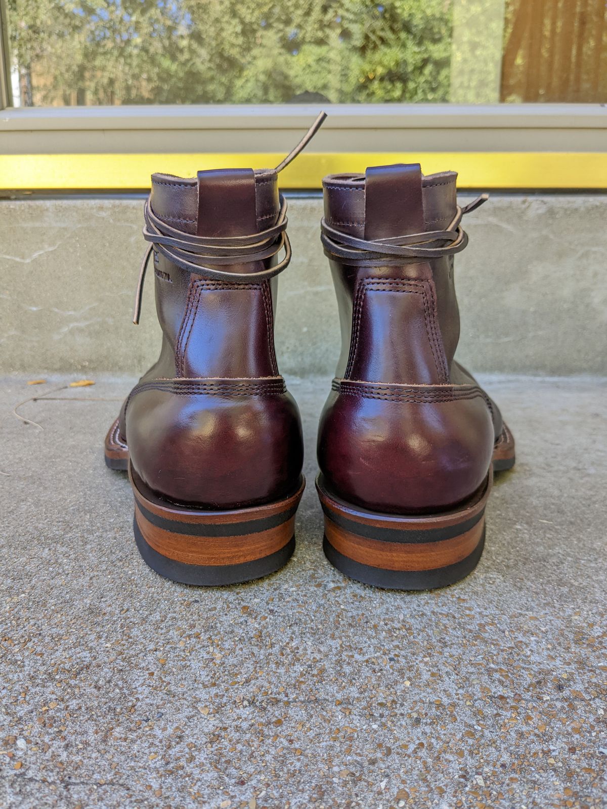 Photo by demo on October 1, 2022 of the White's 350 Cruiser in Horween Burgundy Chromexcel.