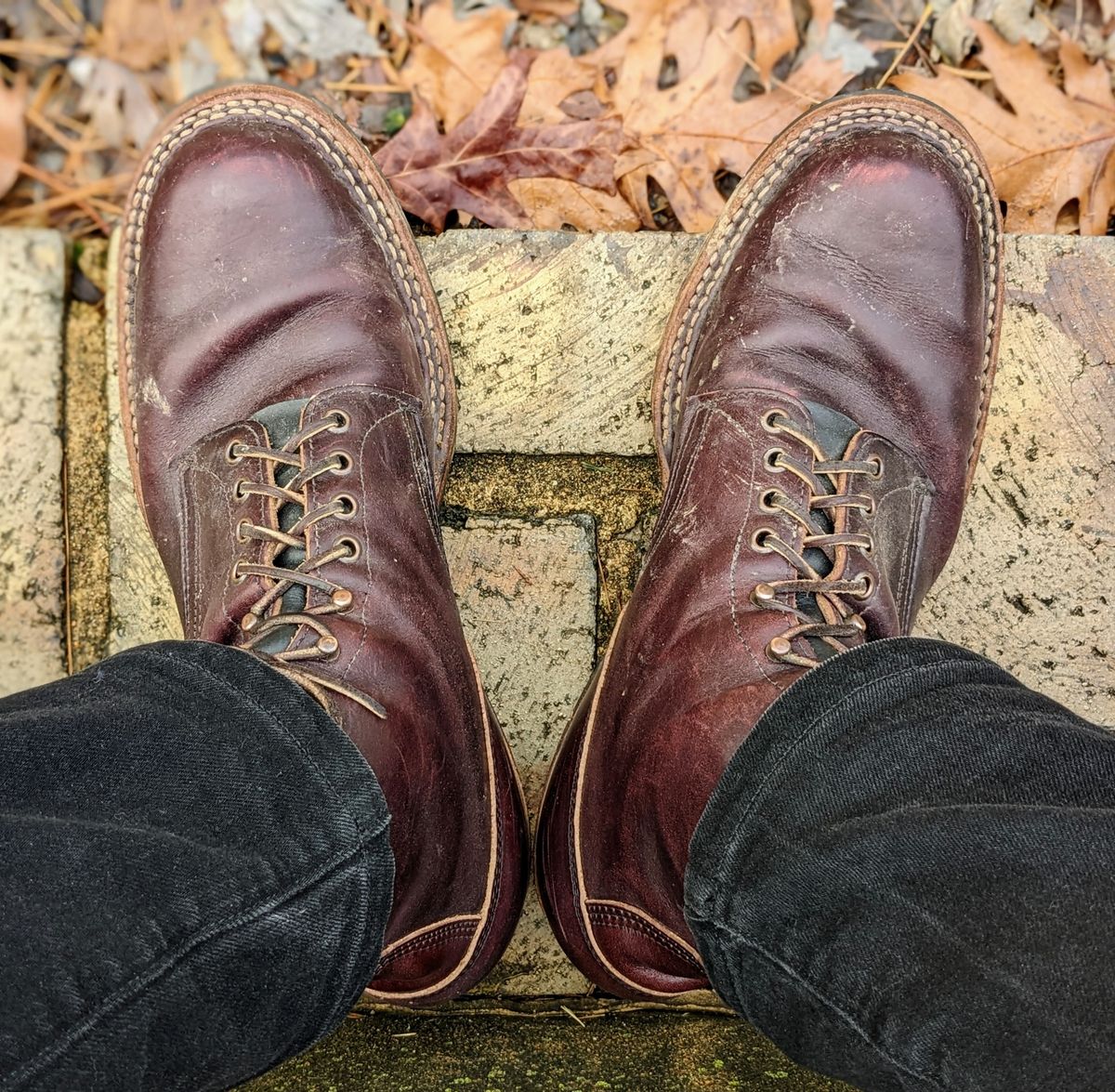 Photo by demo on December 4, 2022 of the White's 350 Cruiser in Horween Burgundy Chromexcel.
