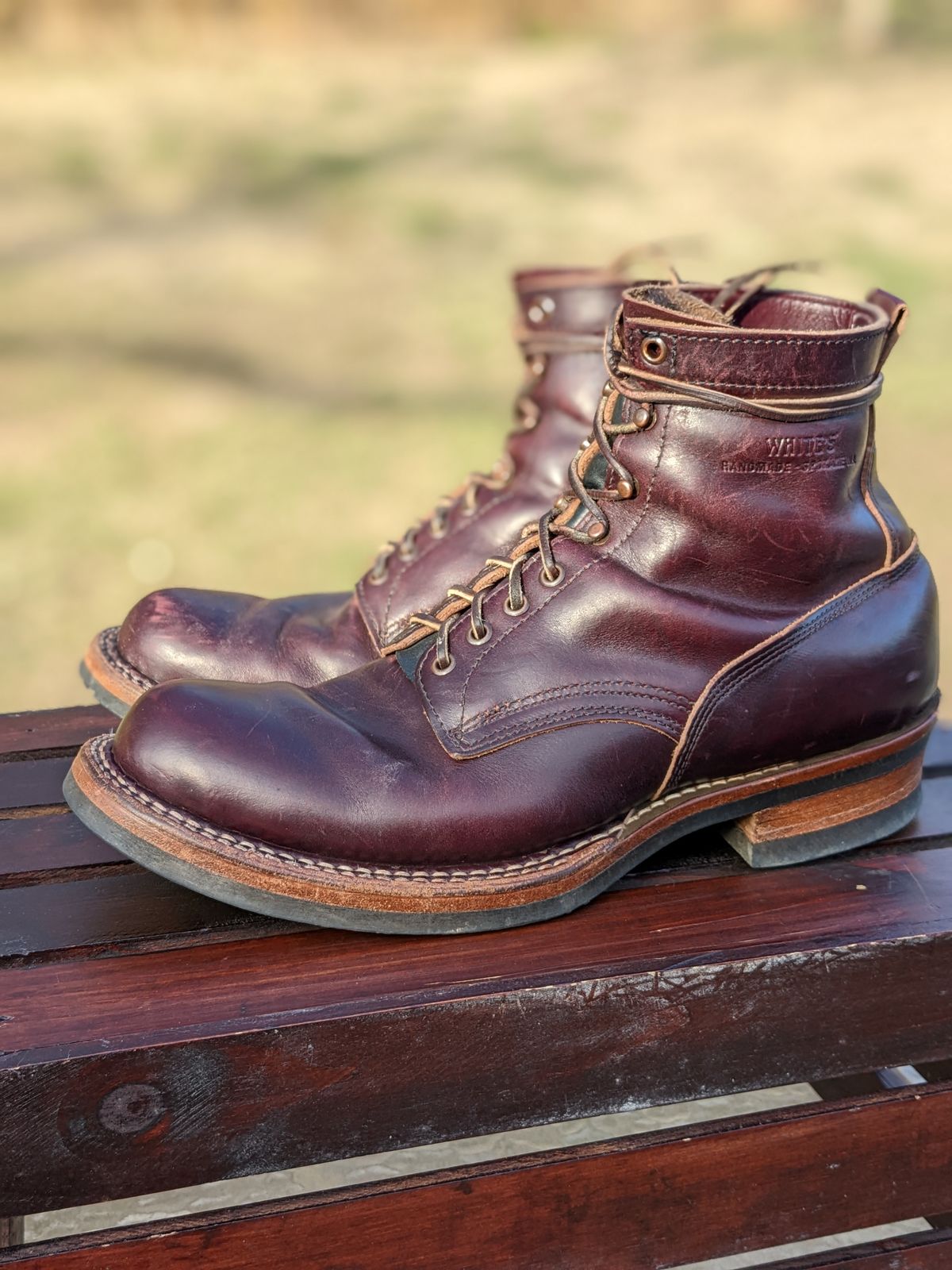 Photo by demo on December 4, 2022 of the White's 350 Cruiser in Horween Burgundy Chromexcel.