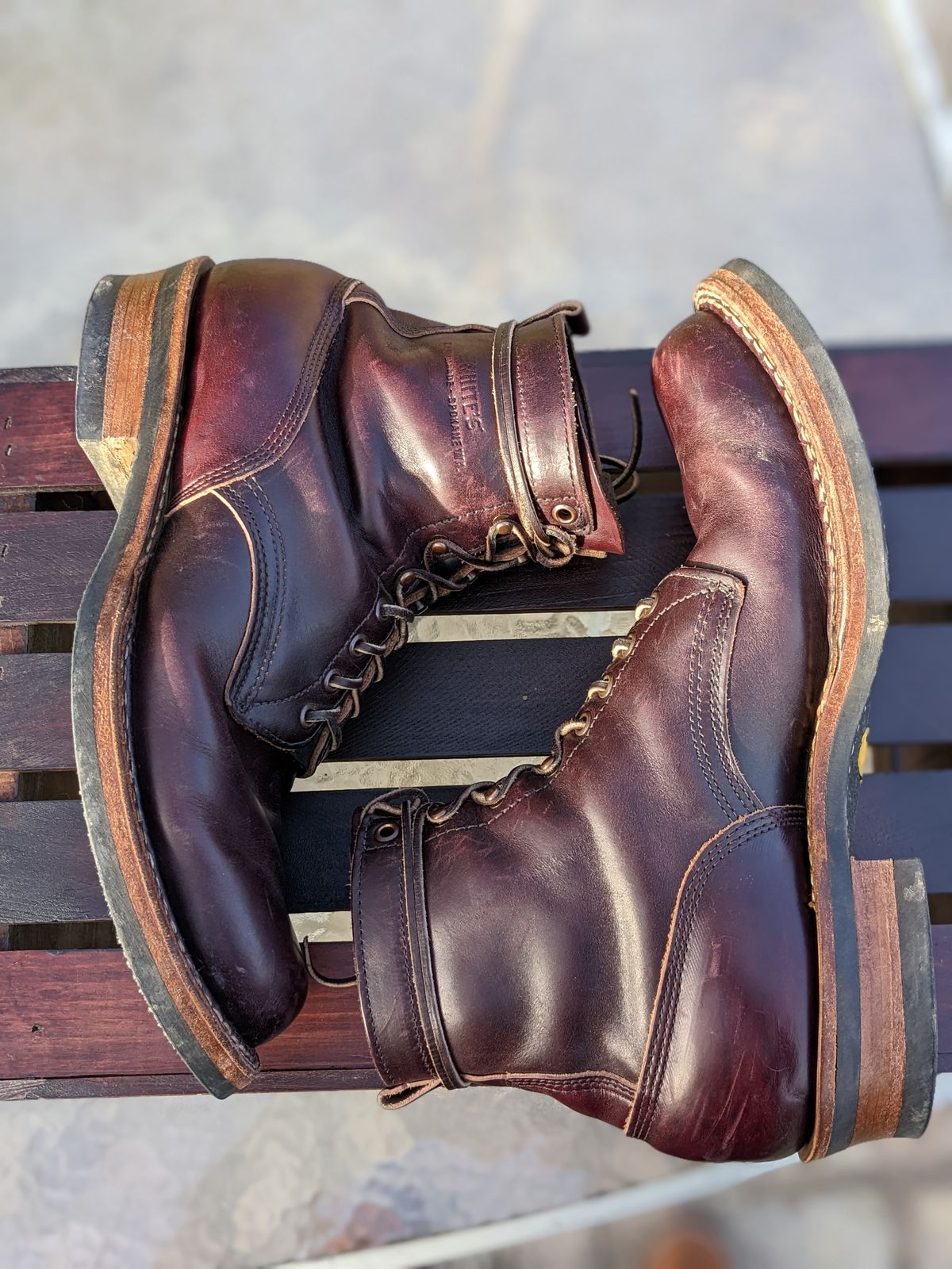 Photo by demo on December 4, 2022 of the White's 350 Cruiser in Horween Burgundy Chromexcel.