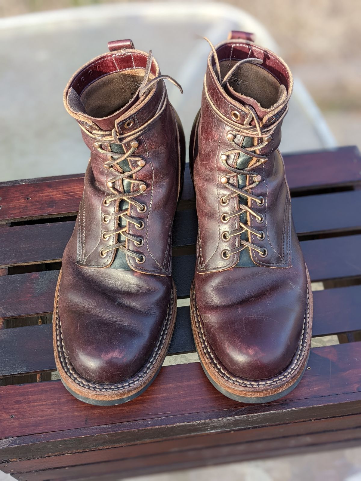Photo by demo on December 4, 2022 of the White's 350 Cruiser in Horween Burgundy Chromexcel.