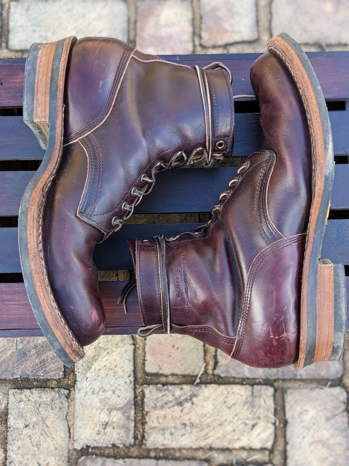 Photo by demo on January 3, 2023 of the White's 350 Cruiser in Horween Burgundy Chromexcel.