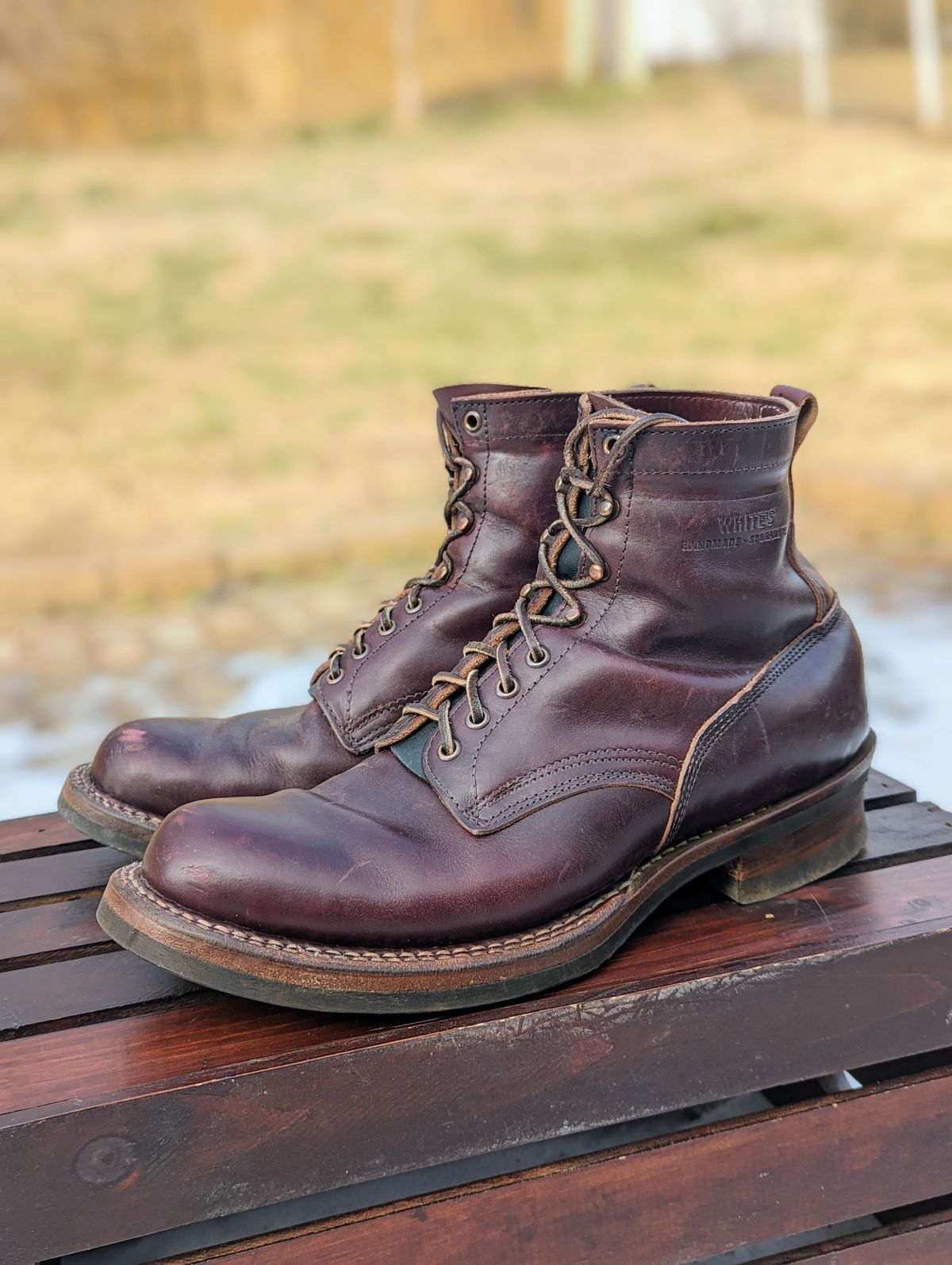 Photo by demo on February 1, 2023 of the White's 350 Cruiser in Horween Burgundy Chromexcel.