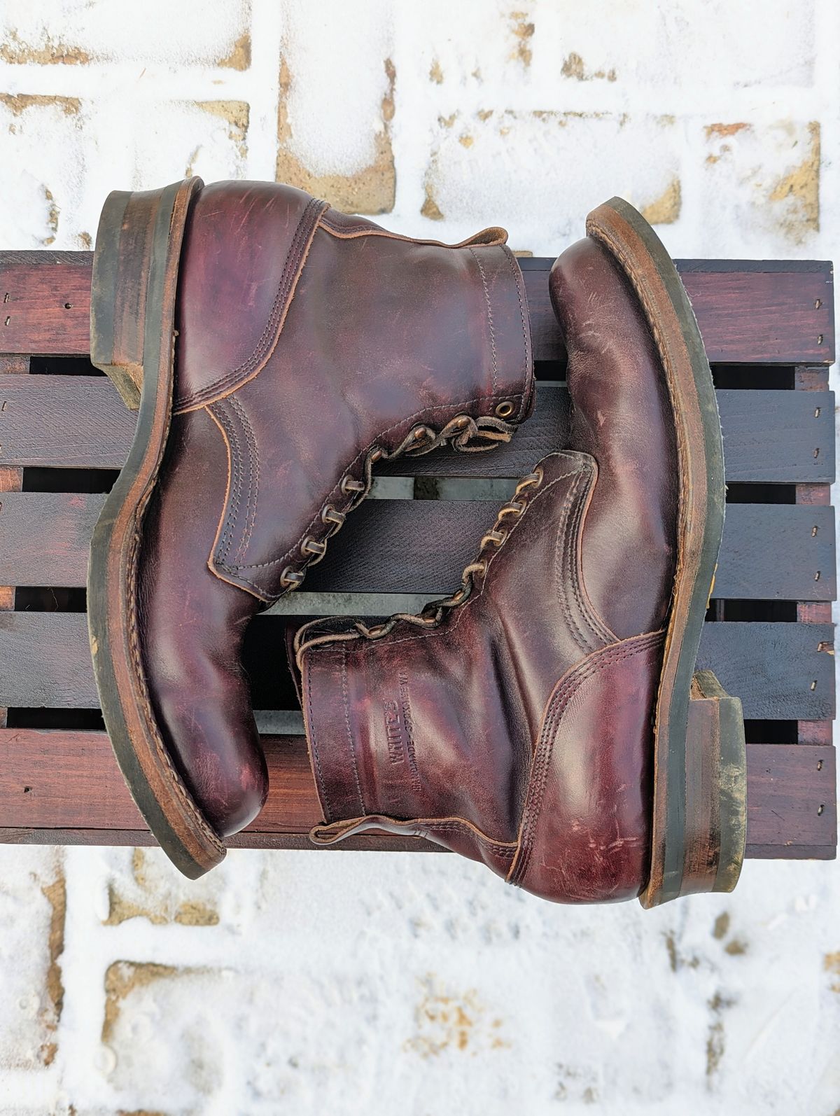 Photo by demo on February 1, 2023 of the White's 350 Cruiser in Horween Burgundy Chromexcel.