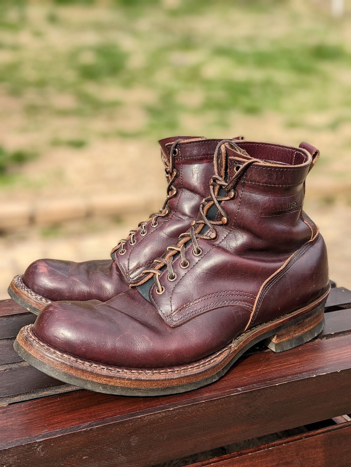 Photo by demo on March 1, 2023 of the White's 350 Cruiser in Horween Burgundy Chromexcel.