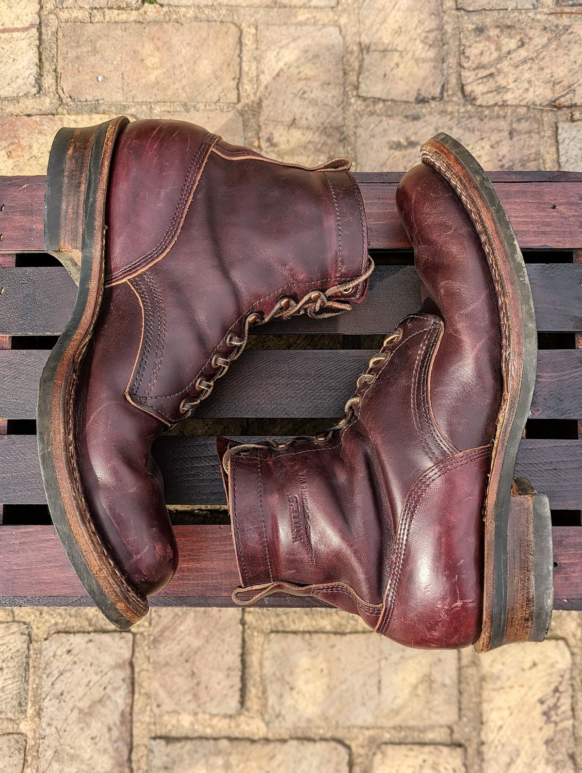 Photo by demo on March 1, 2023 of the White's 350 Cruiser in Horween Burgundy Chromexcel.