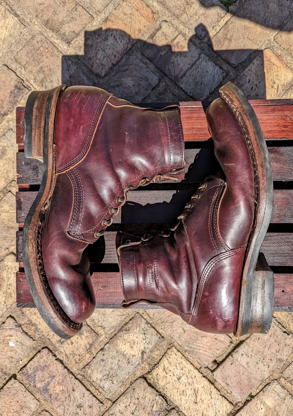 Photo by demo on April 4, 2023 of the White's 350 Cruiser in Horween Burgundy Chromexcel.