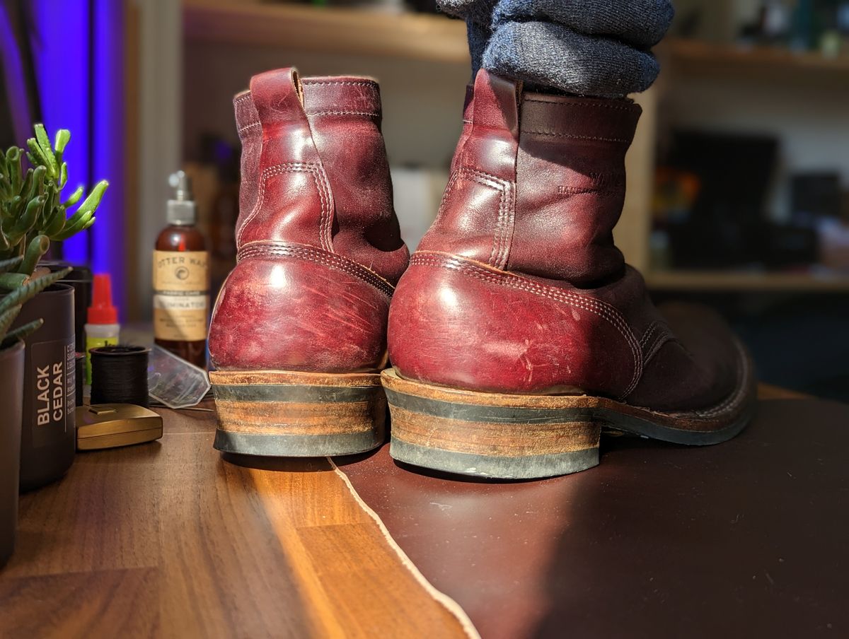 Photo by demo on April 13, 2023 of the White's 350 Cruiser in Horween Burgundy Chromexcel.