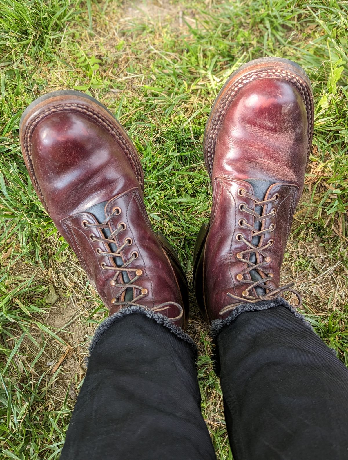 Photo by demo on May 7, 2023 of the White's 350 Cruiser in Horween Burgundy Chromexcel.