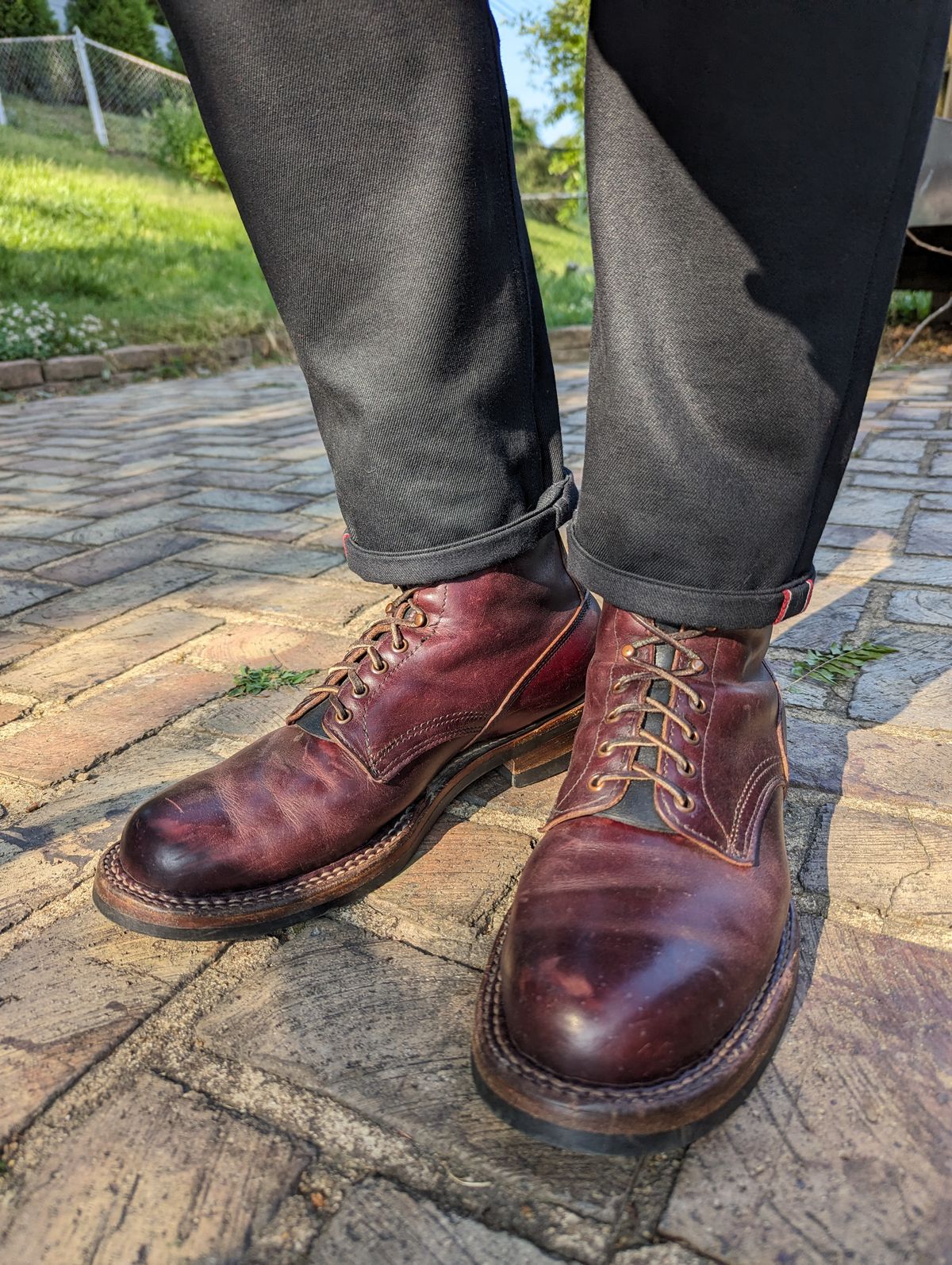 Photo by demo on June 13, 2023 of the White's 350 Cruiser in Horween Burgundy Chromexcel.