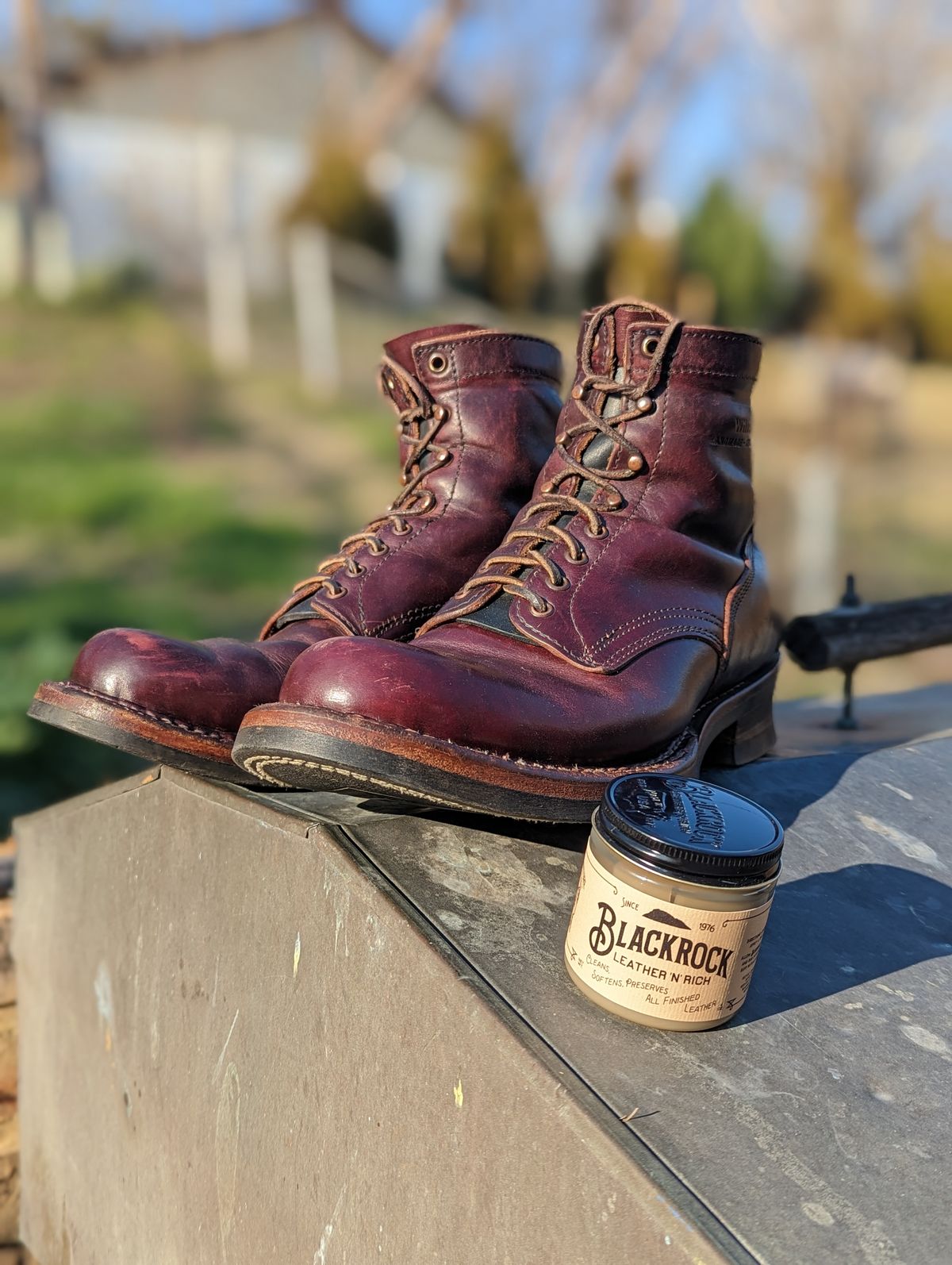 Photo by demo on March 20, 2023 of the White's 350 Cruiser in Horween Burgundy Chromexcel.