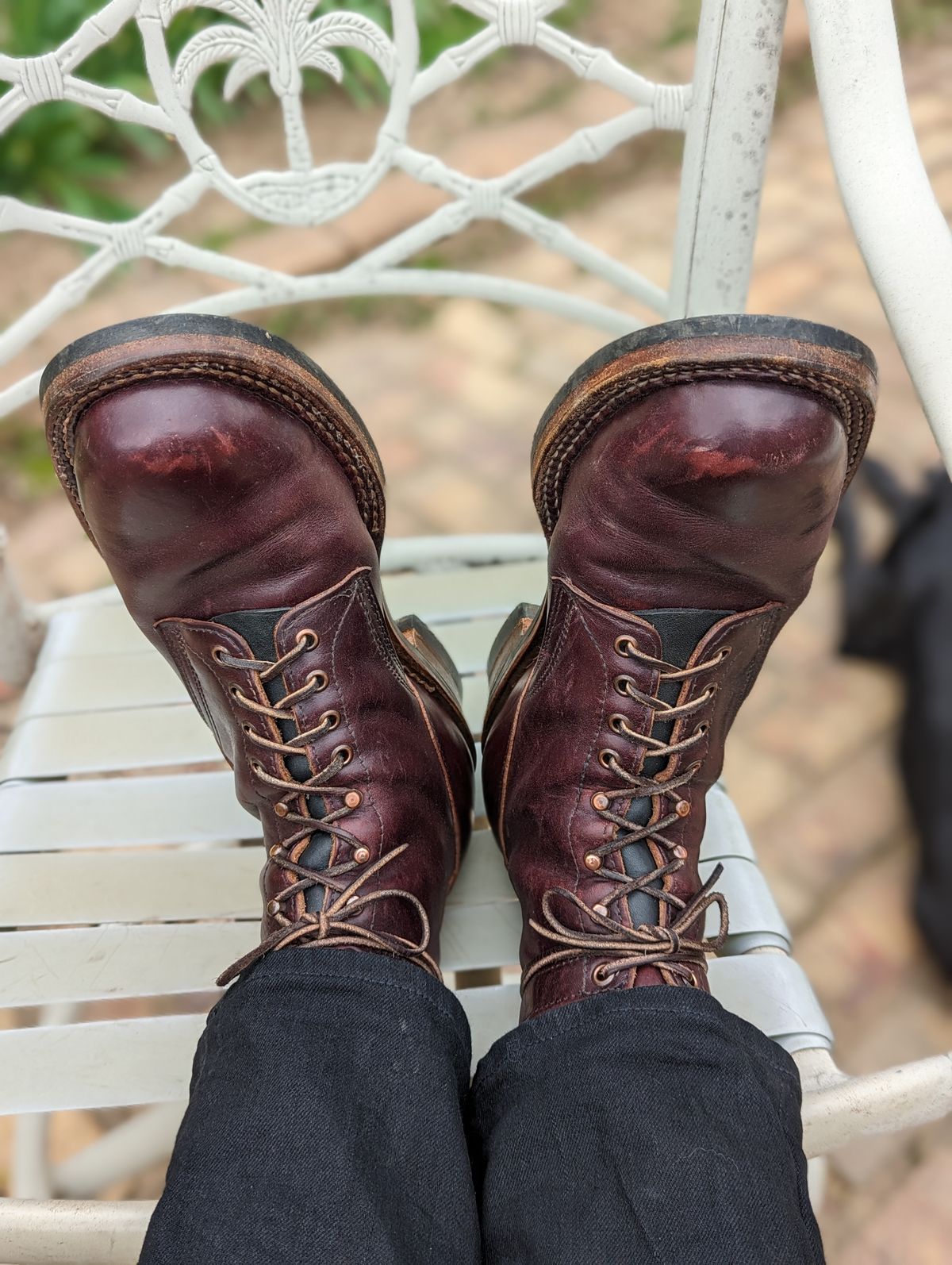 Photo by demo on March 31, 2023 of the White's 350 Cruiser in Horween Burgundy Chromexcel.