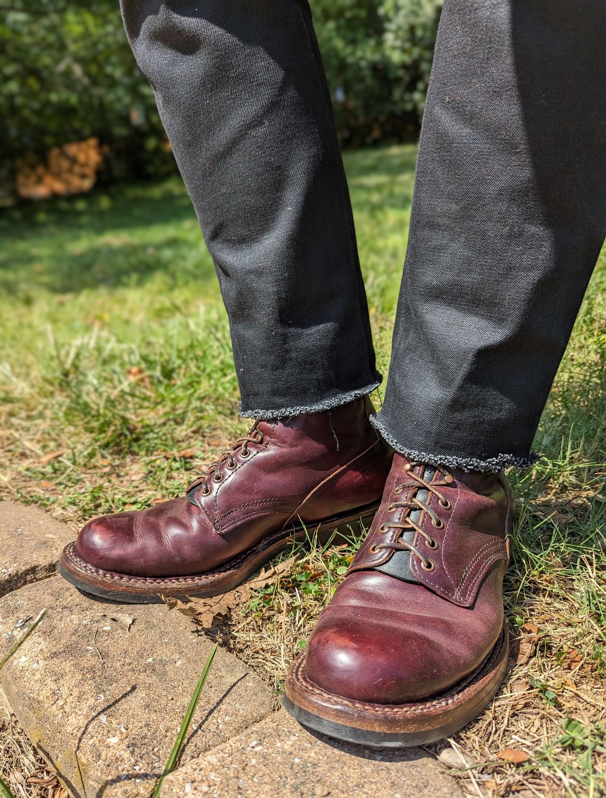 Photo by demo on September 13, 2023 of the White's 350 Cruiser in Horween Burgundy Chromexcel.