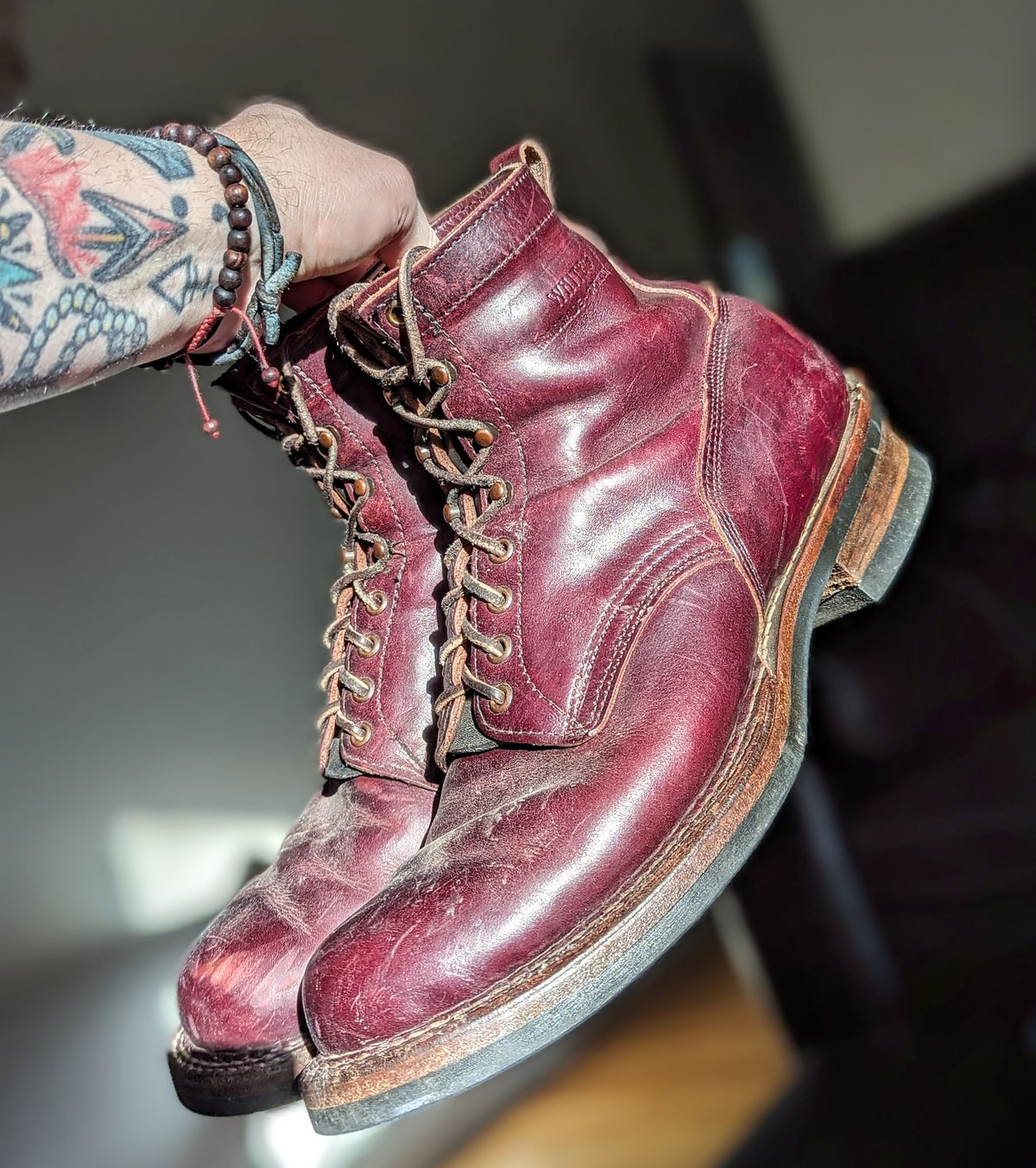 Photo by demo on October 31, 2023 of the White's 350 Cruiser in Horween Burgundy Chromexcel.