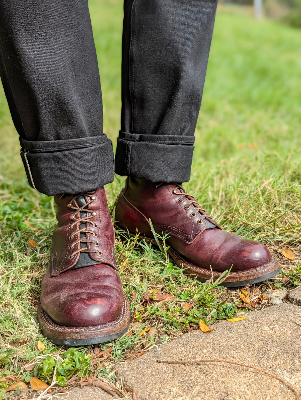 Photo by demo on October 6, 2023 of the White's 350 Cruiser in Horween Burgundy Chromexcel.