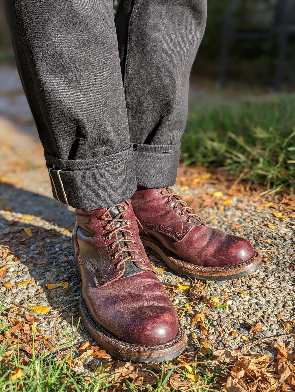 Photo by demo on October 6, 2023 of the White's 350 Cruiser in Horween Burgundy Chromexcel.