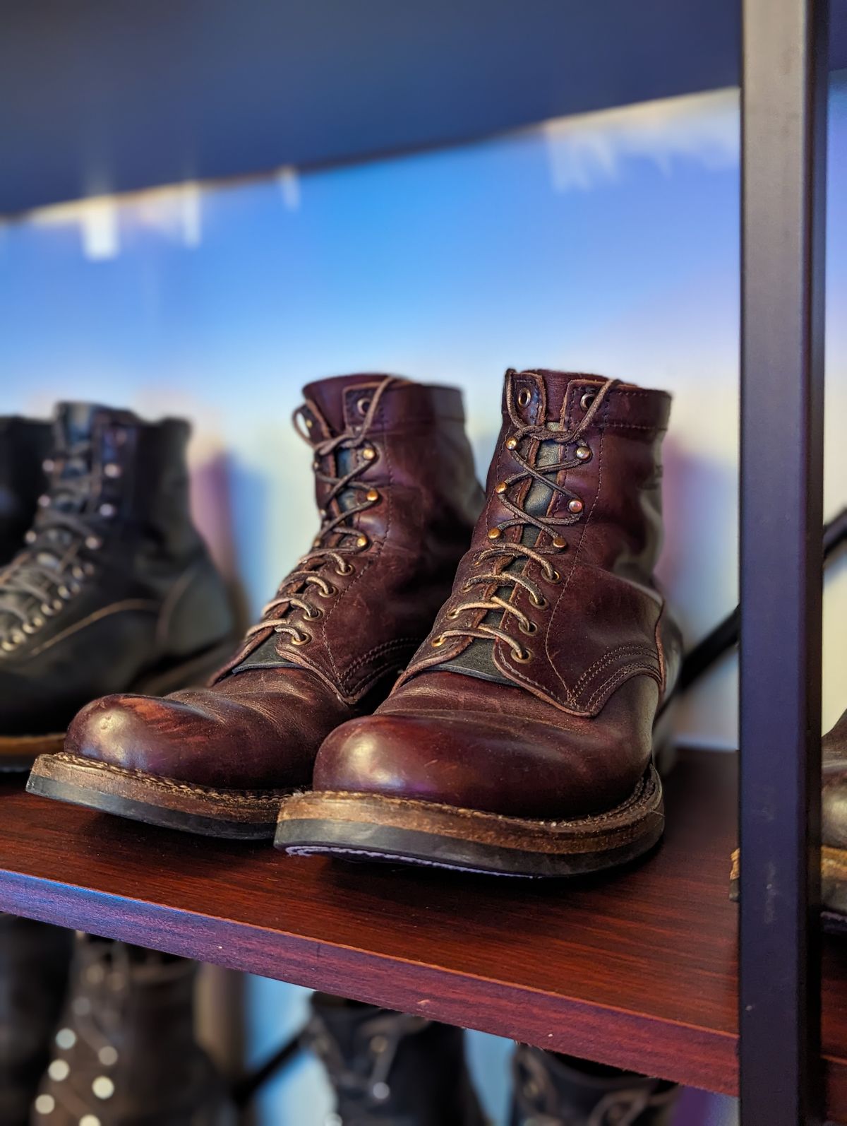 Photo by demo on January 13, 2024 of the White's 350 Cruiser in Horween Burgundy Chromexcel.