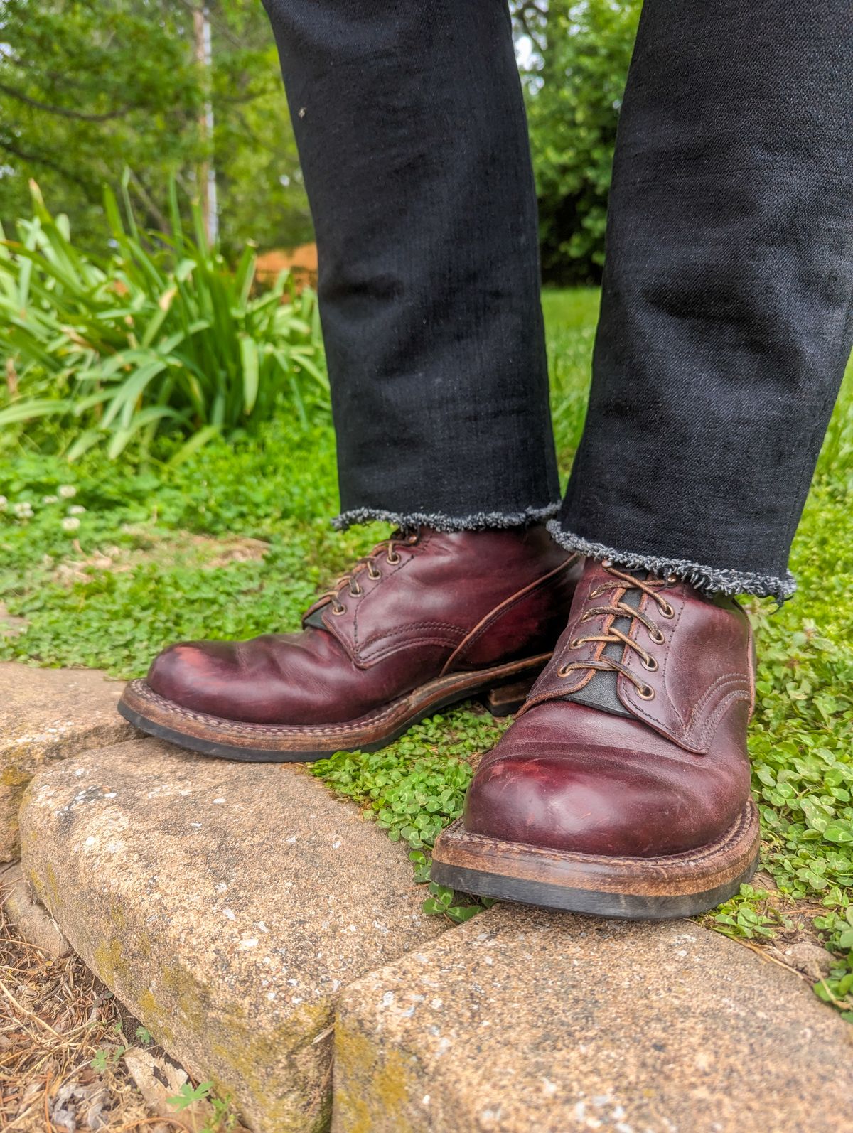 Photo by demo on April 28, 2024 of the White's 350 Cruiser in Horween Burgundy Chromexcel.