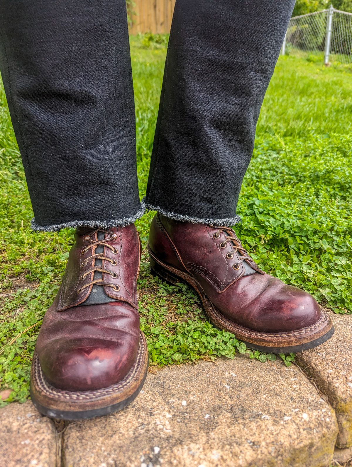 Photo by demo on April 28, 2024 of the White's 350 Cruiser in Horween Burgundy Chromexcel.