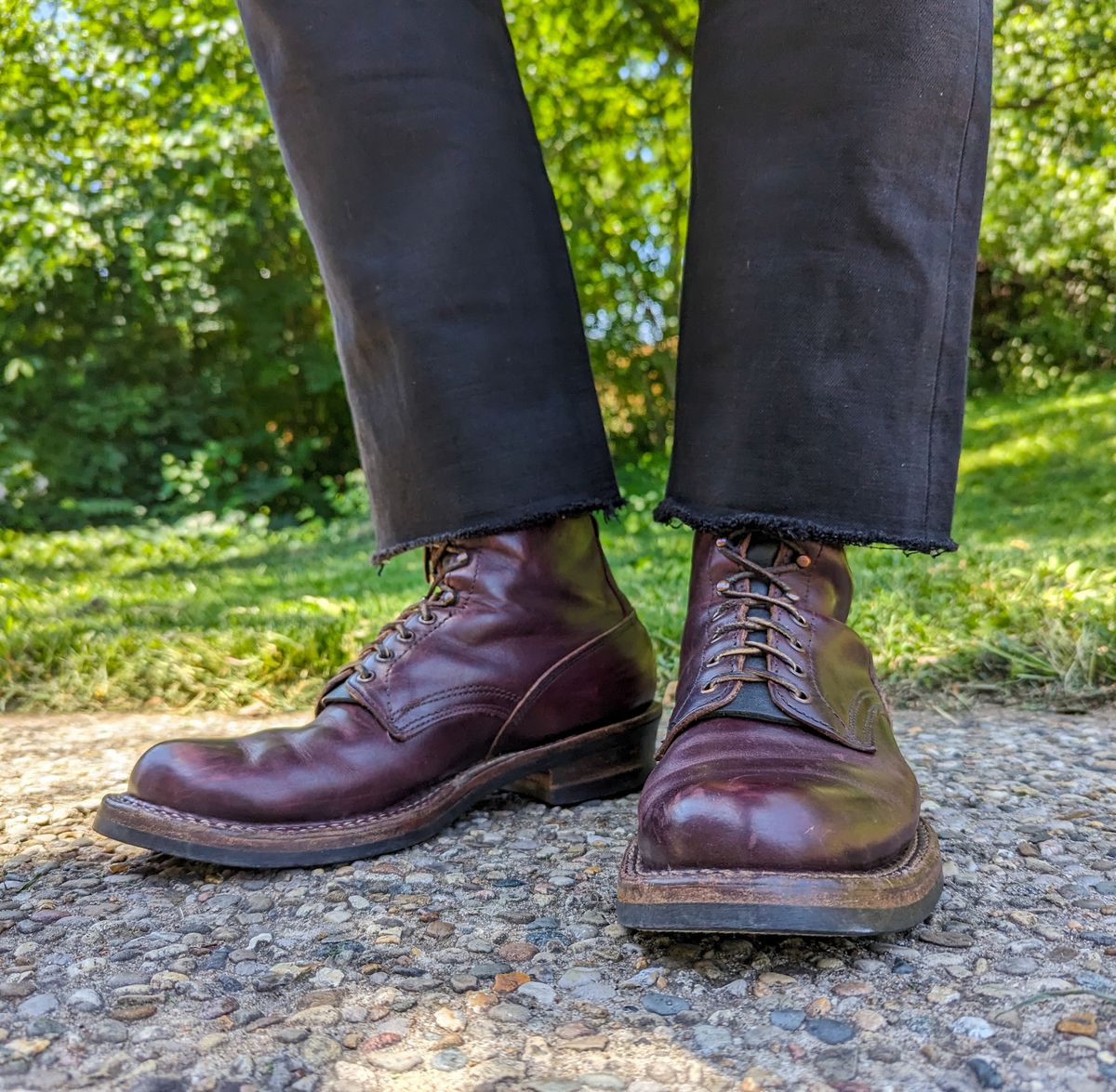 Photo by demo on June 15, 2024 of the White's 350 Cruiser in Horween Burgundy Chromexcel.