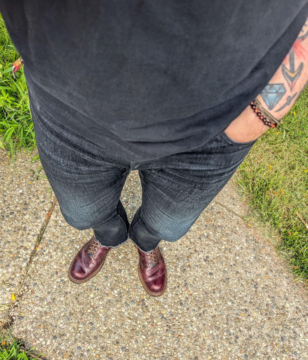 Photo by demo on July 13, 2024 of the White's 350 Cruiser in Horween Burgundy Chromexcel.