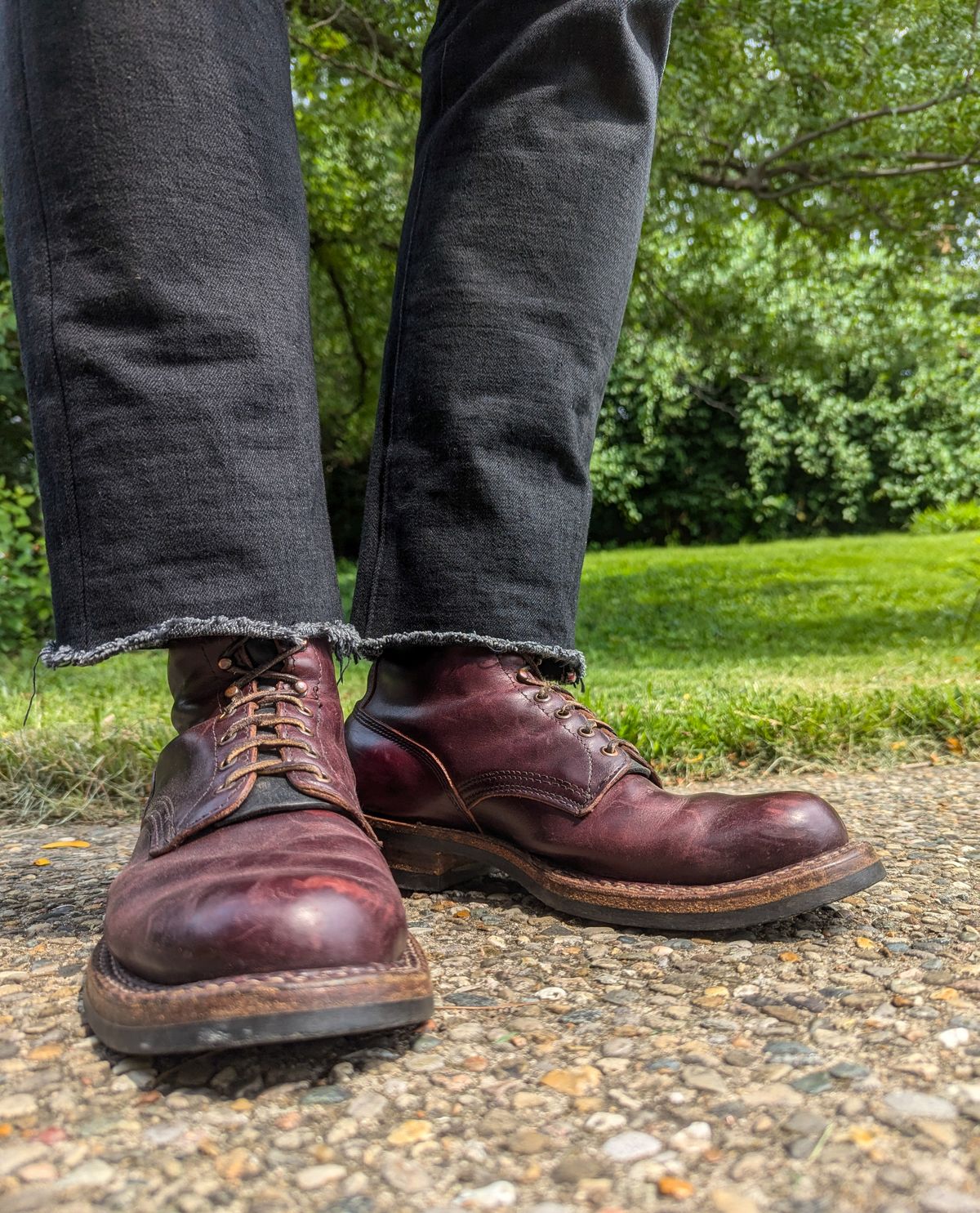 Photo by demo on July 13, 2024 of the White's 350 Cruiser in Horween Burgundy Chromexcel.