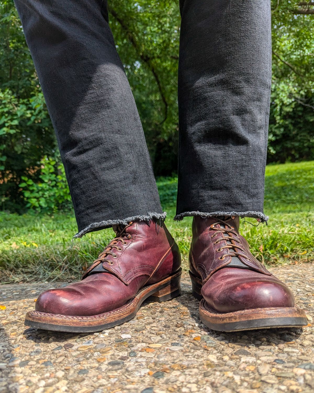 Photo by demo on July 13, 2024 of the White's 350 Cruiser in Horween Burgundy Chromexcel.