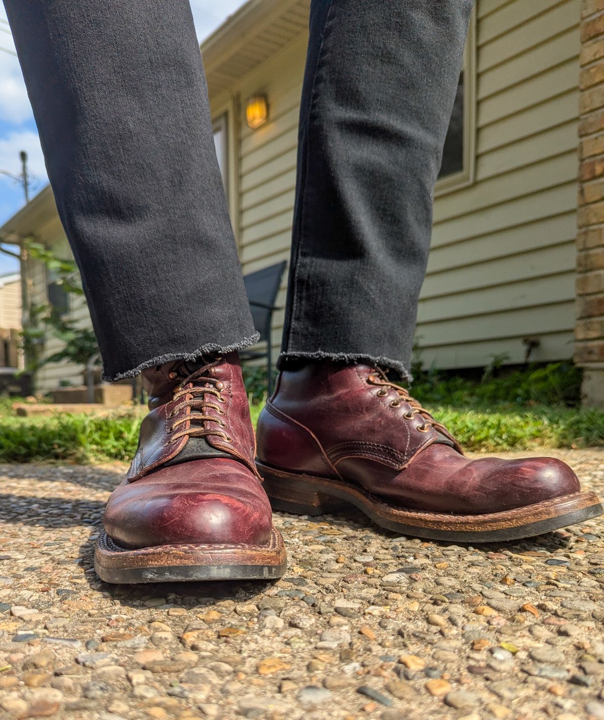 Photo by demo on August 11, 2024 of the White's 350 Cruiser in Horween Burgundy Chromexcel.