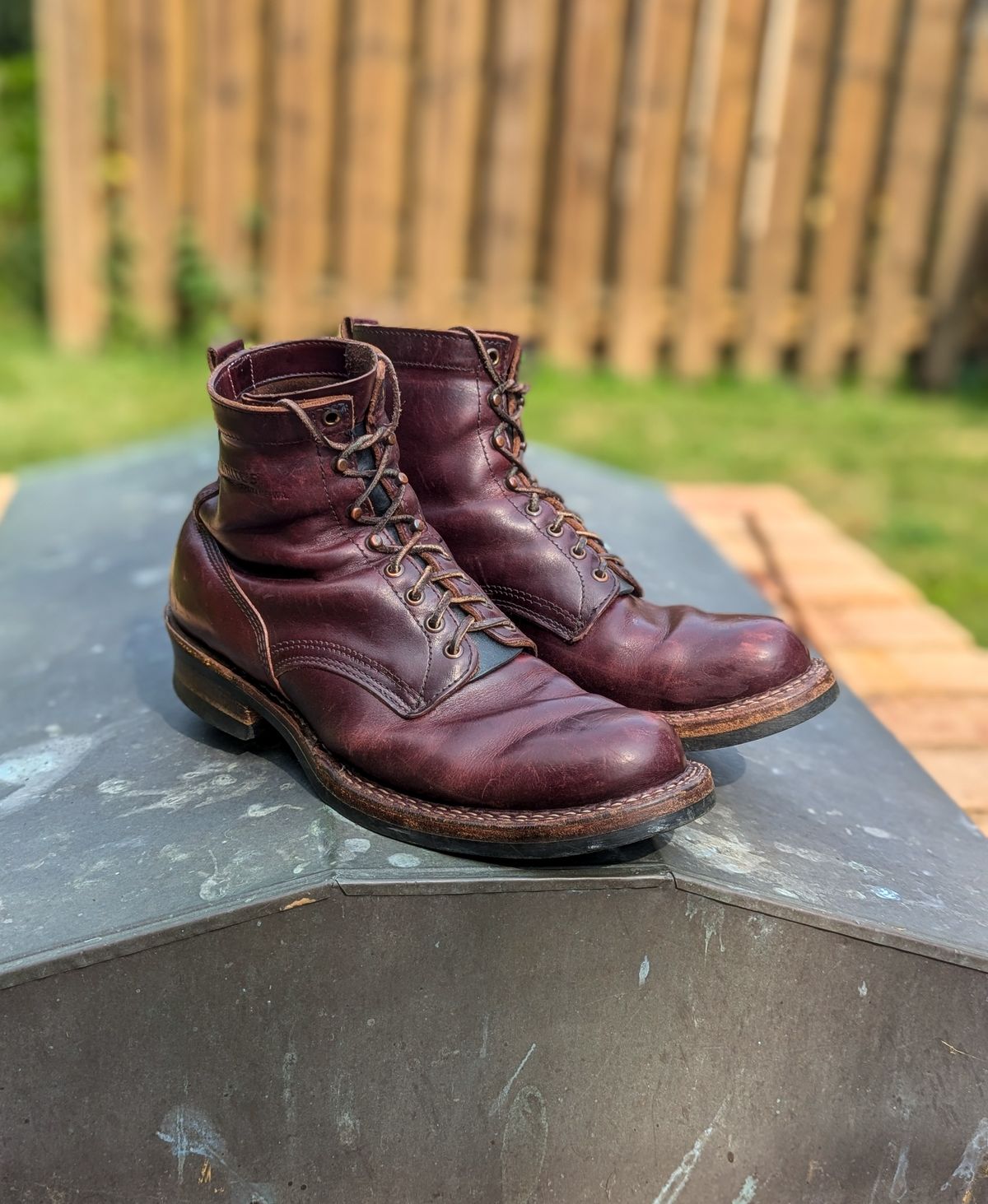 Photo by demo on August 13, 2024 of the White's 350 Cruiser in Horween Burgundy Chromexcel.