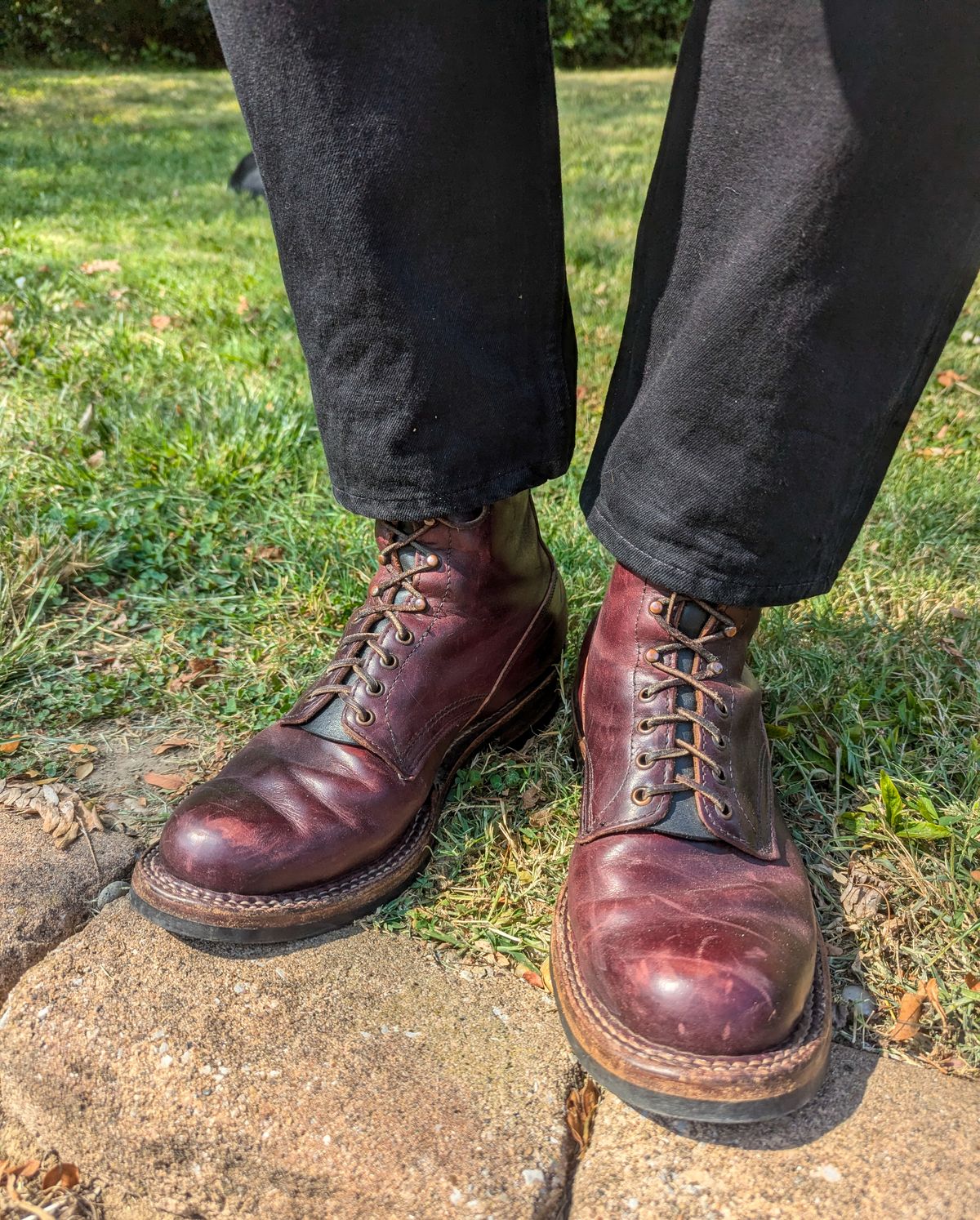 Photo by demo on September 9, 2024 of the White's 350 Cruiser in Horween Burgundy Chromexcel.