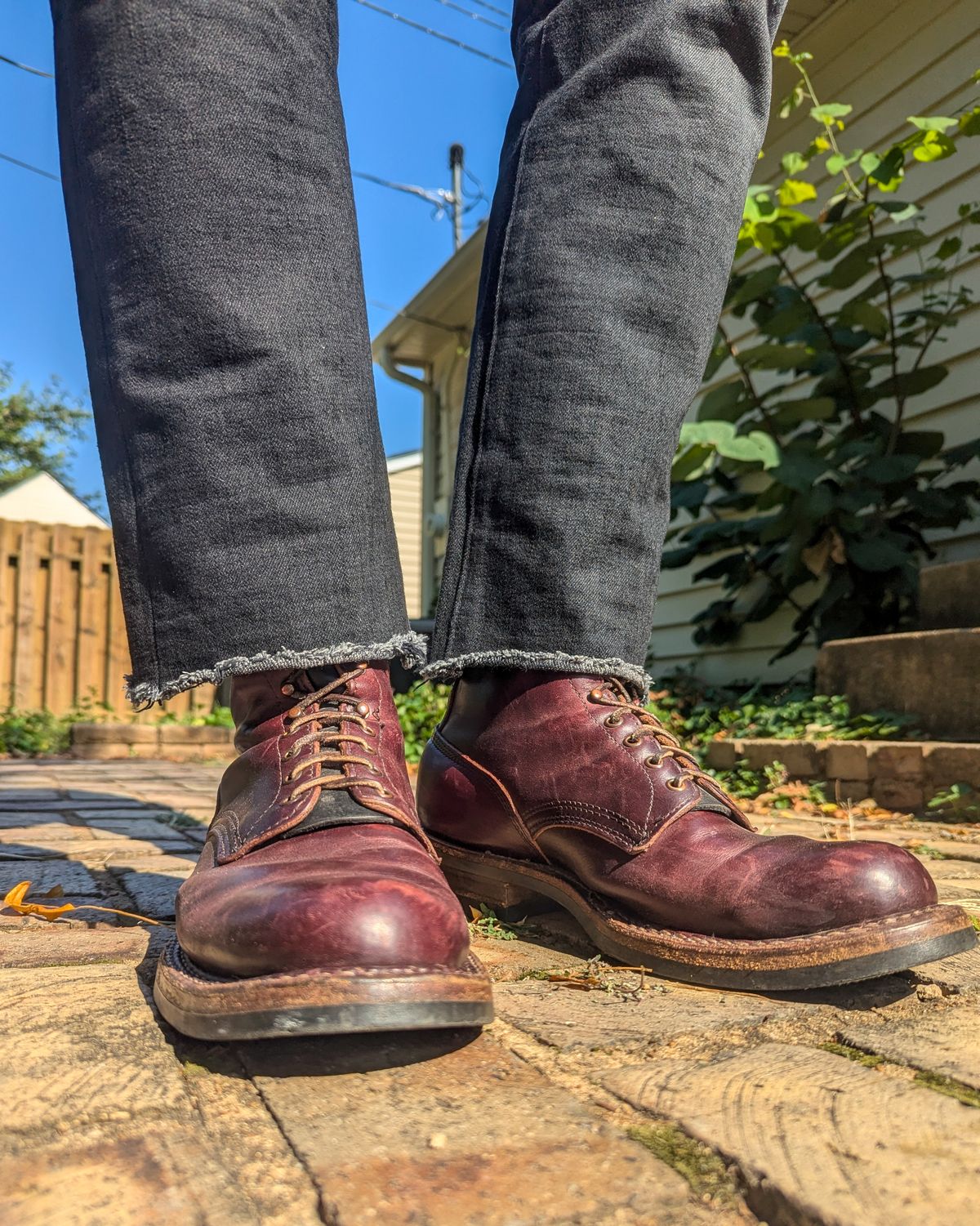 Photo by demo on August 25, 2024 of the White's 350 Cruiser in Horween Burgundy Chromexcel.