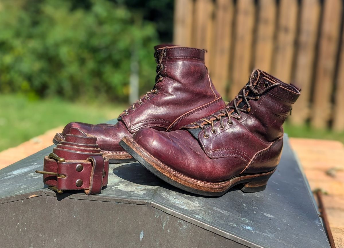 Photo by demo on August 28, 2024 of the White's 350 Cruiser in Horween Burgundy Chromexcel.