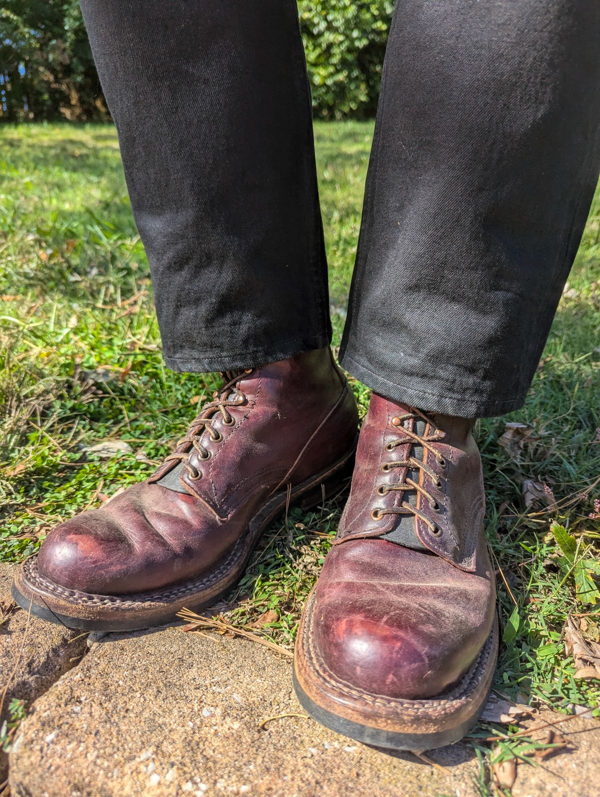Photo by demo on October 1, 2024 of the White's 350 Cruiser in Horween Burgundy Chromexcel.